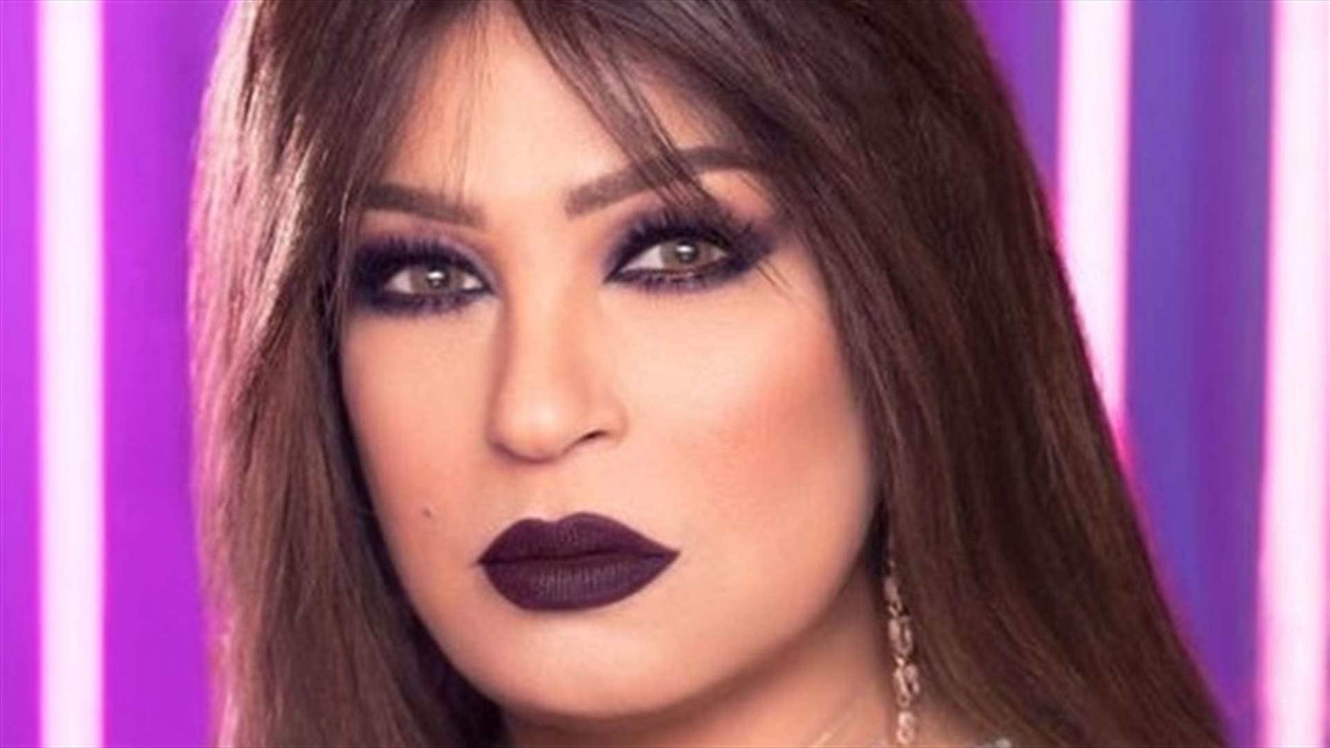 فيفي عبده تذهل الجميع بإطلالتها على غلاف مجلة "فوغ" (صور)