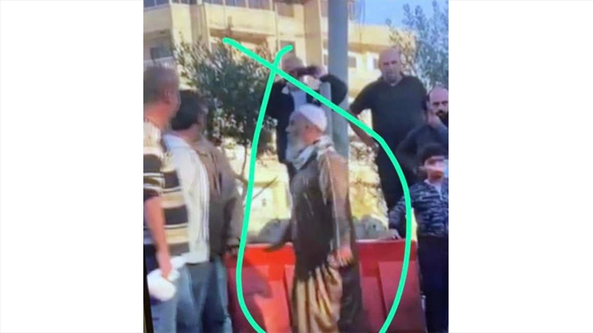 صورة متداولة لشيخ يحرض على قطع الطرق...ومنسقية "تيار المستقبل" في جبل لبنان الجنوبي توضح