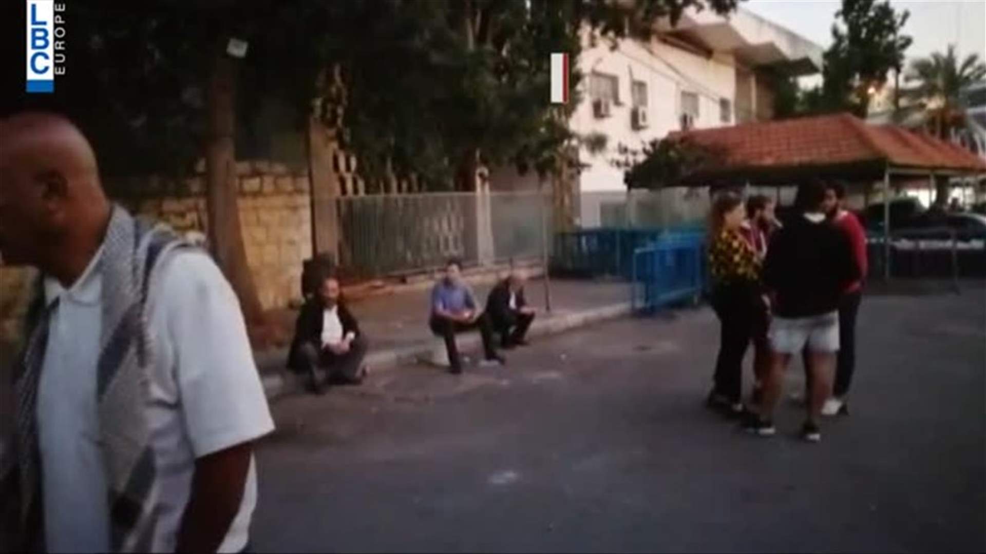 مناطق عدة شهدت قطع طرقات وتحركات… (فيديو)