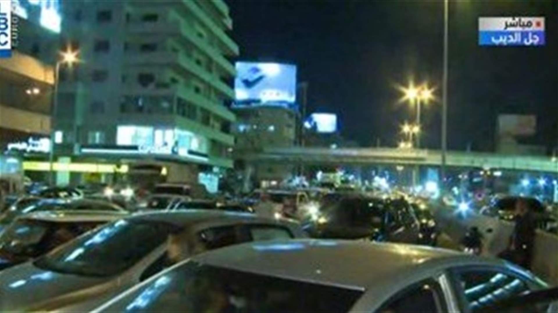 Citizens trapped in a suffocating traffic jam in Jal el-Dib-[VIDEO]
