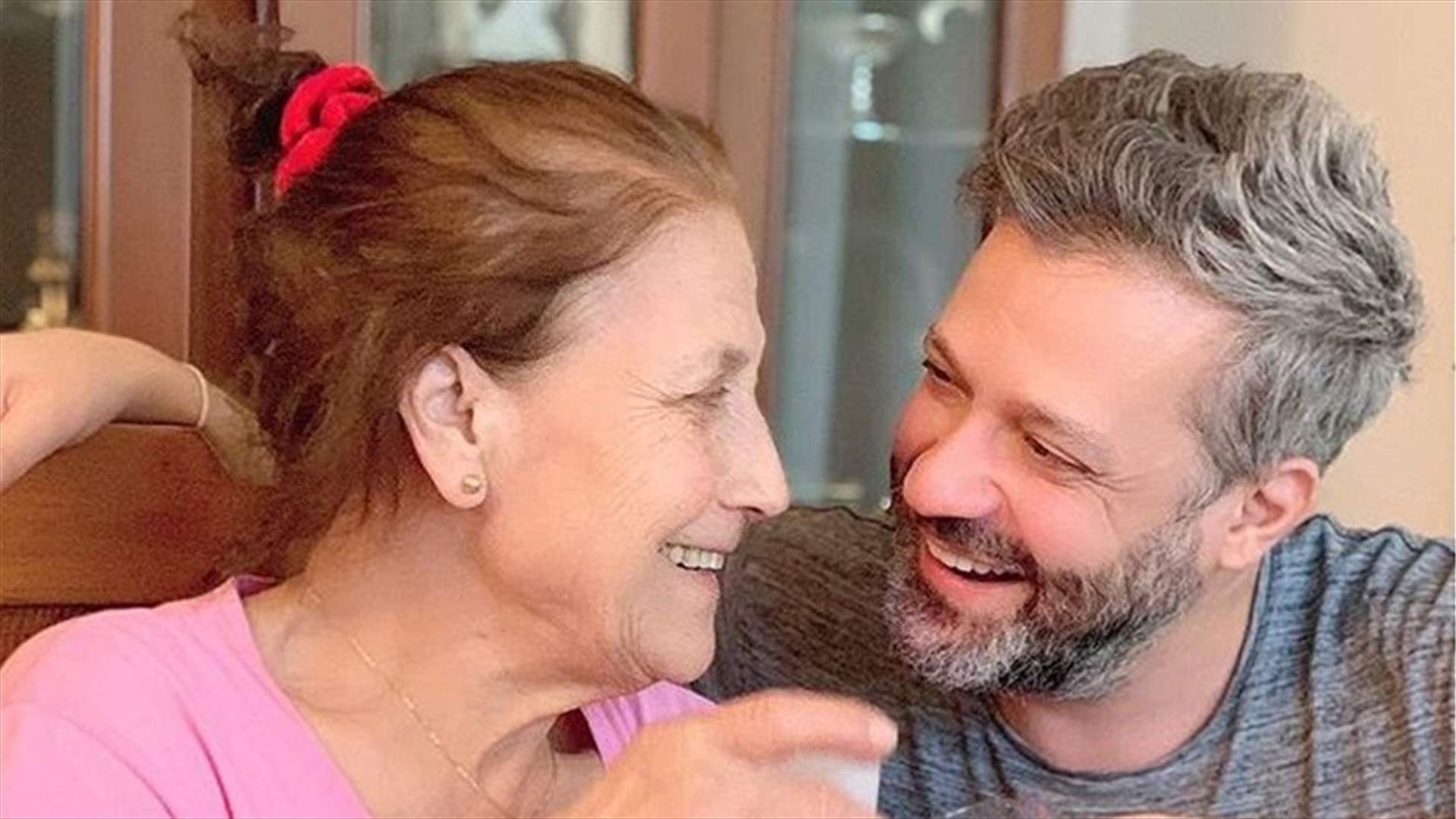 زين العمر يردّ على من شتم والدته: " مش أمي المريضة يللي سرقتكن"
