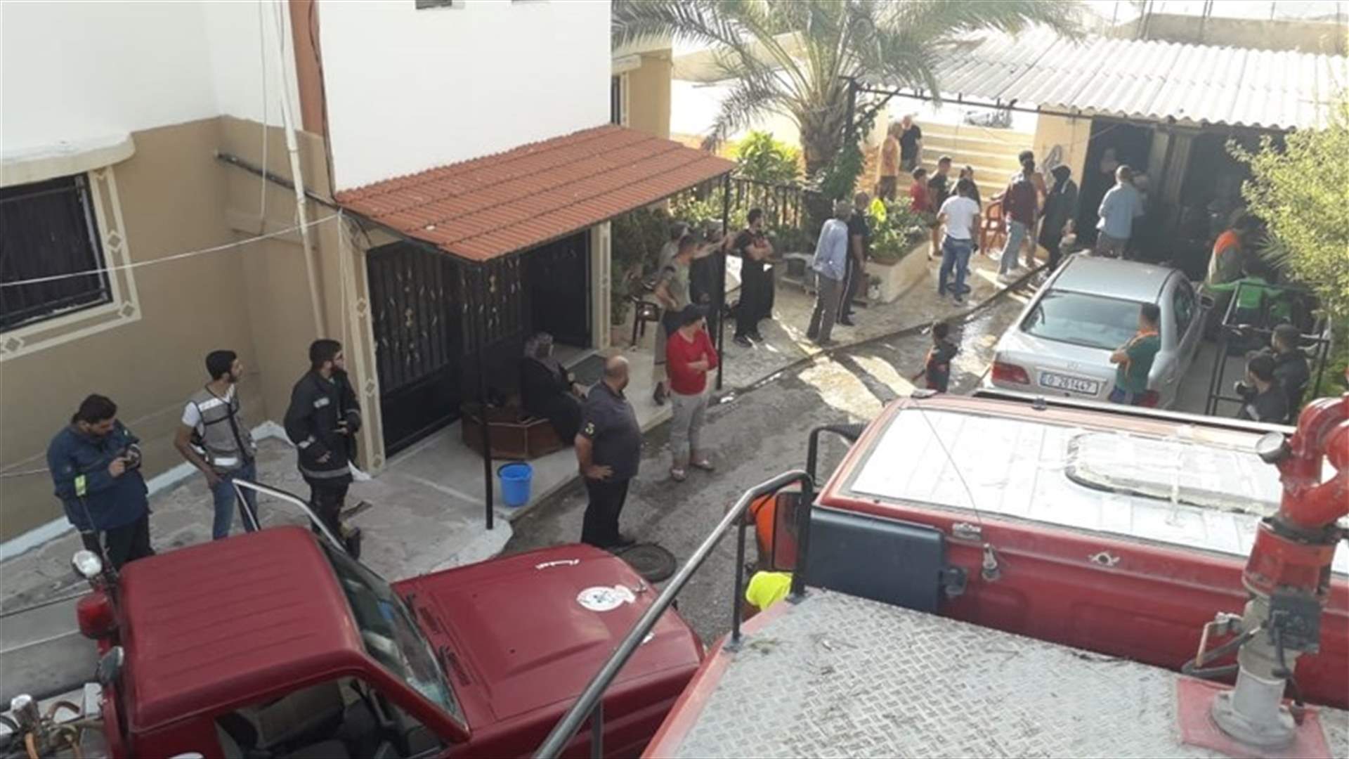 إخماد حريق في بلدة معركة لامس بعض المنازل وتسبب بحالات اغماء...