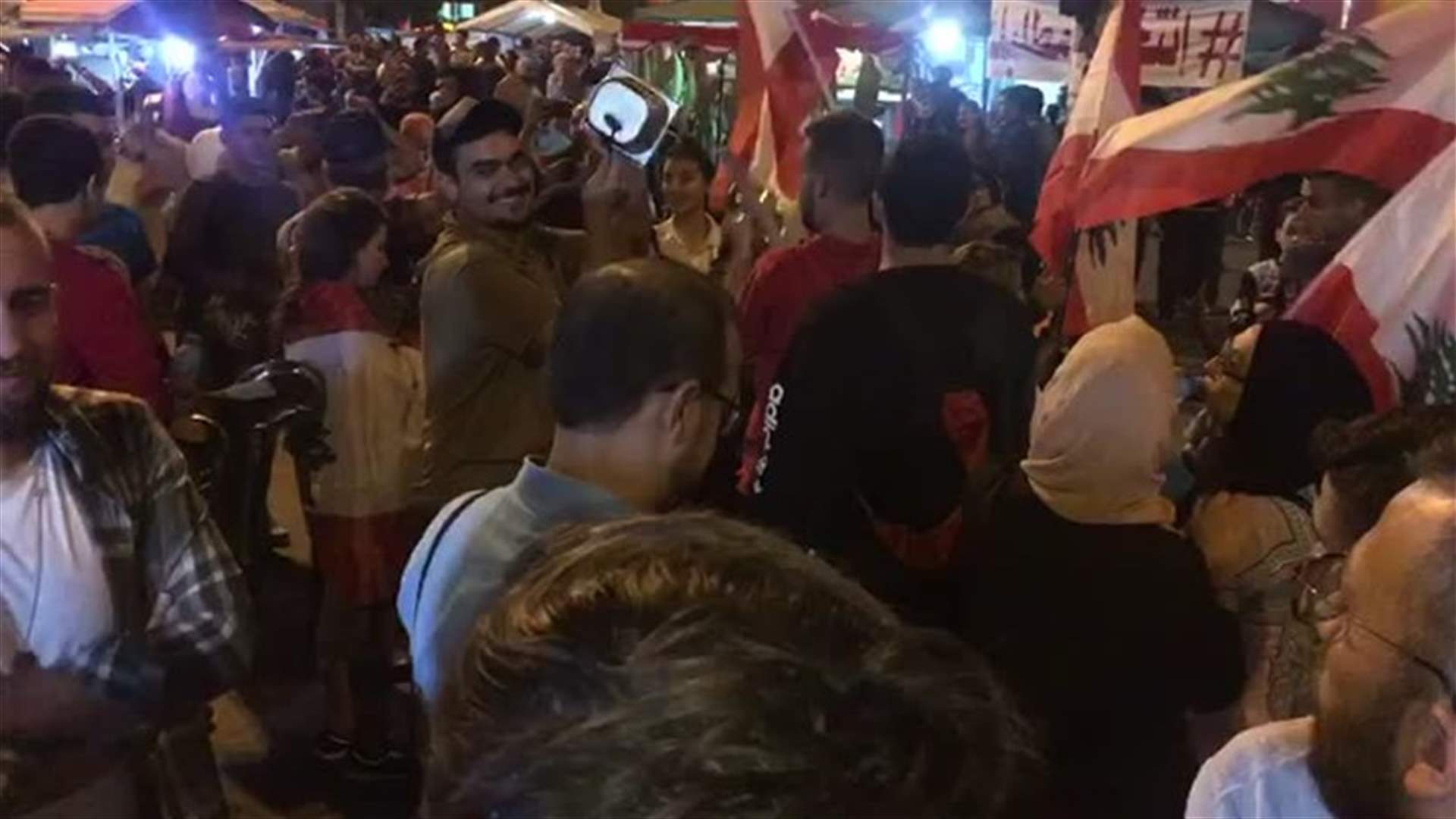 قرع الطناجر في طرابلس... (فيديو)