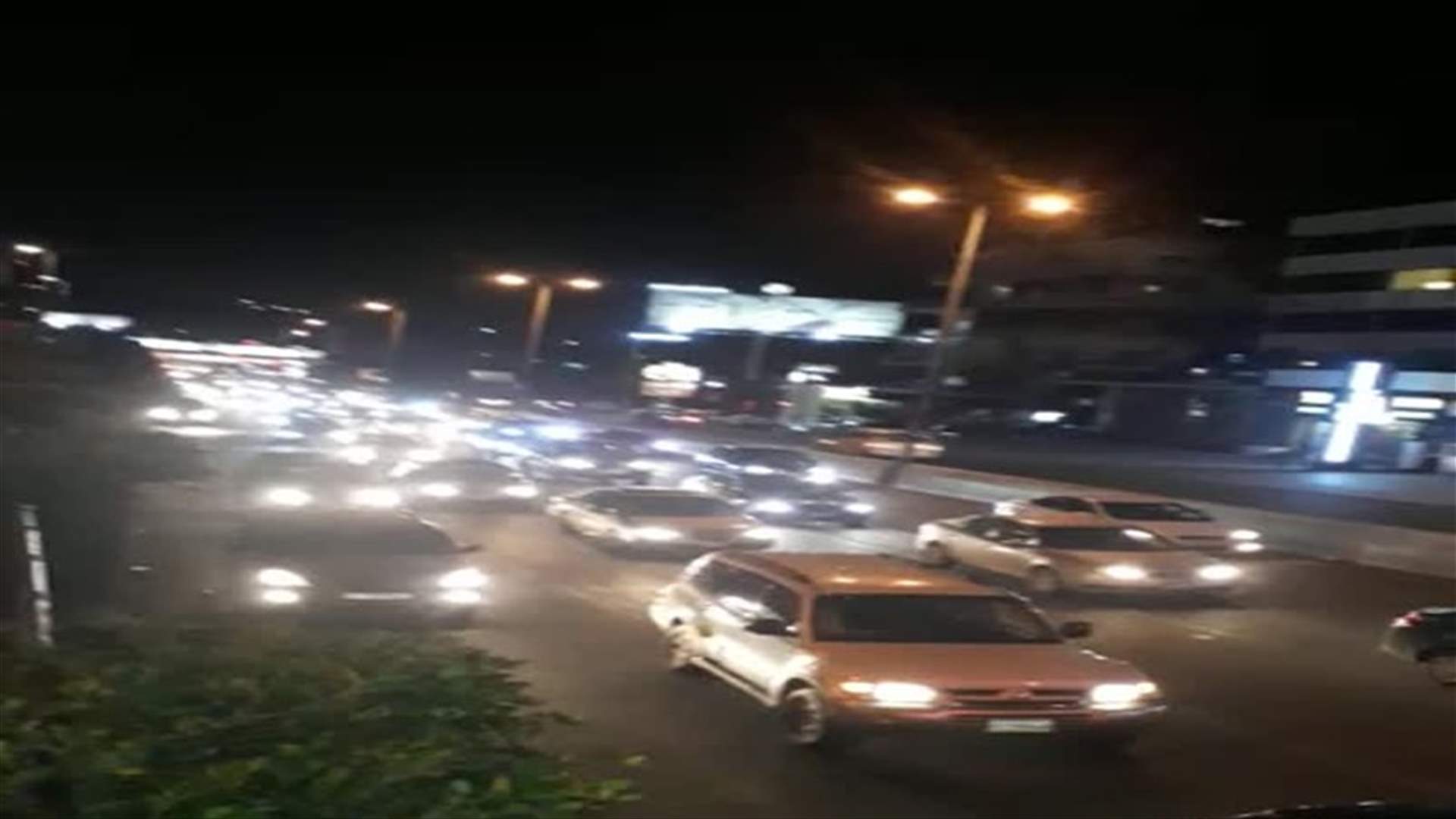 مسيرة سيارة من جل الديب نحو الزوق (فيديو)