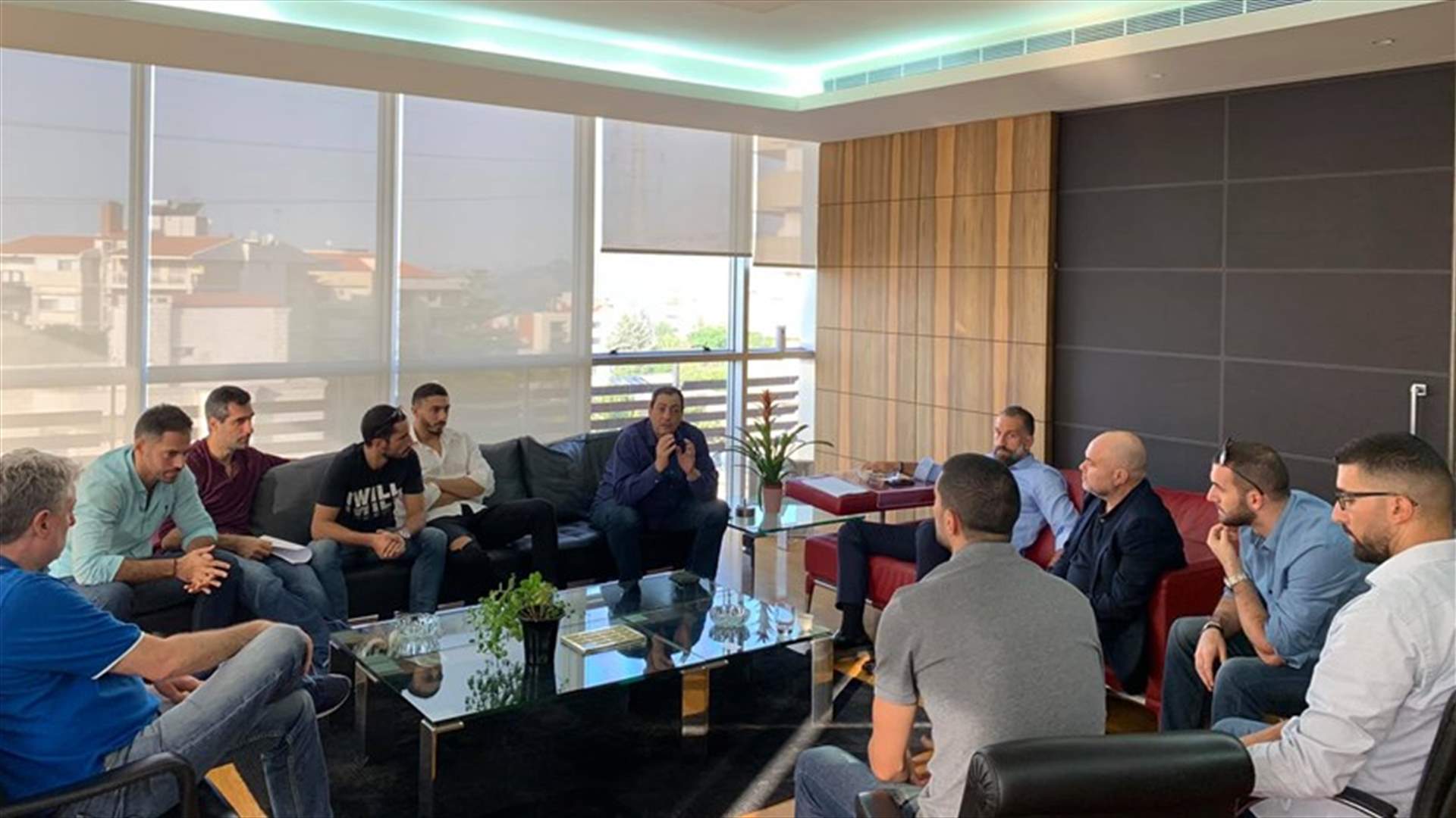 ماذا دار بين رئيس الإتحاد اكرم الحلبي ولاعبي كرة السلة؟