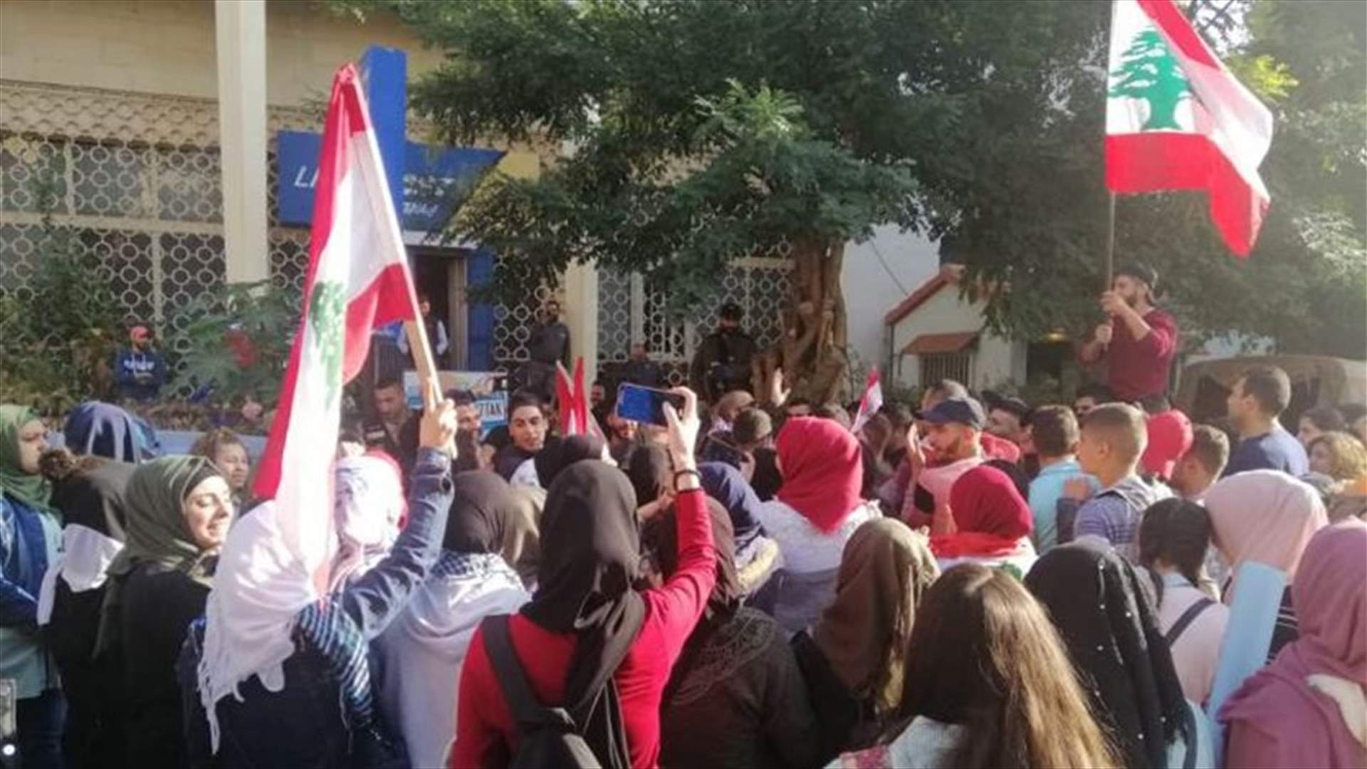 اعتصام طلابي أمام أوجيرو في بعلبك (صورة)