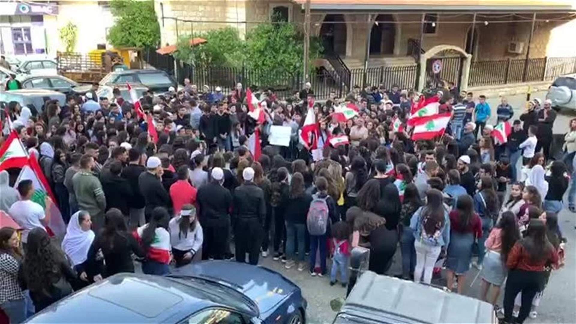 Students in Hasbaya stage protest for the 2nd consecutive day (Video)