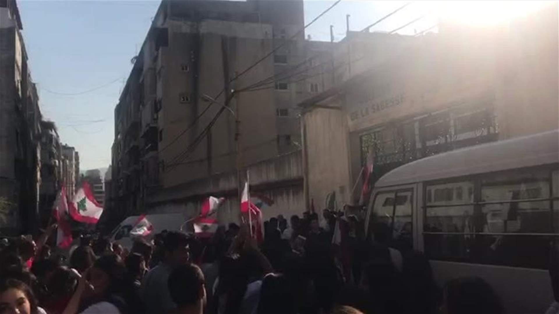 Students protest outside Ain al-Remmaneh schools (Video)