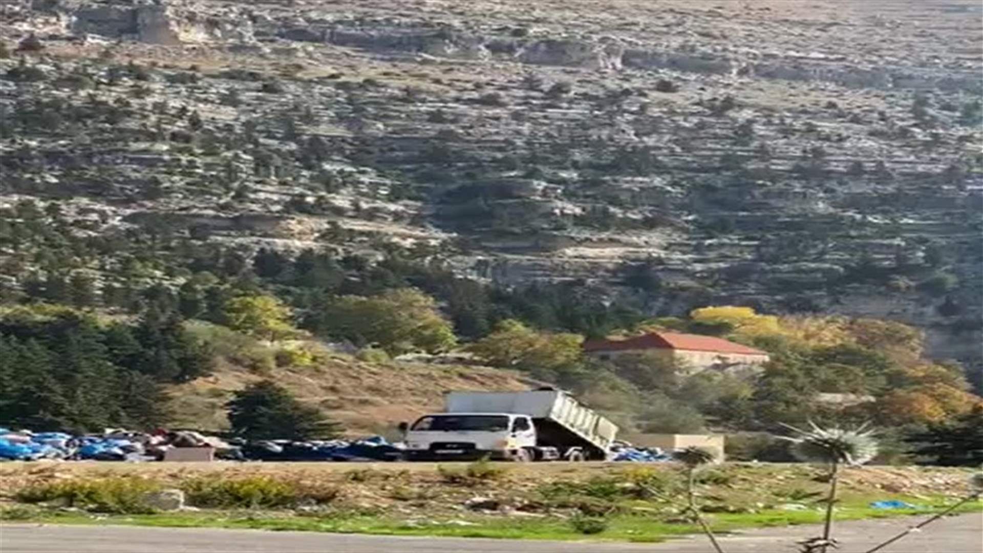 ساحة إهدنيات تتحوّل إلى مكبٍ للنفايات (فيديو)