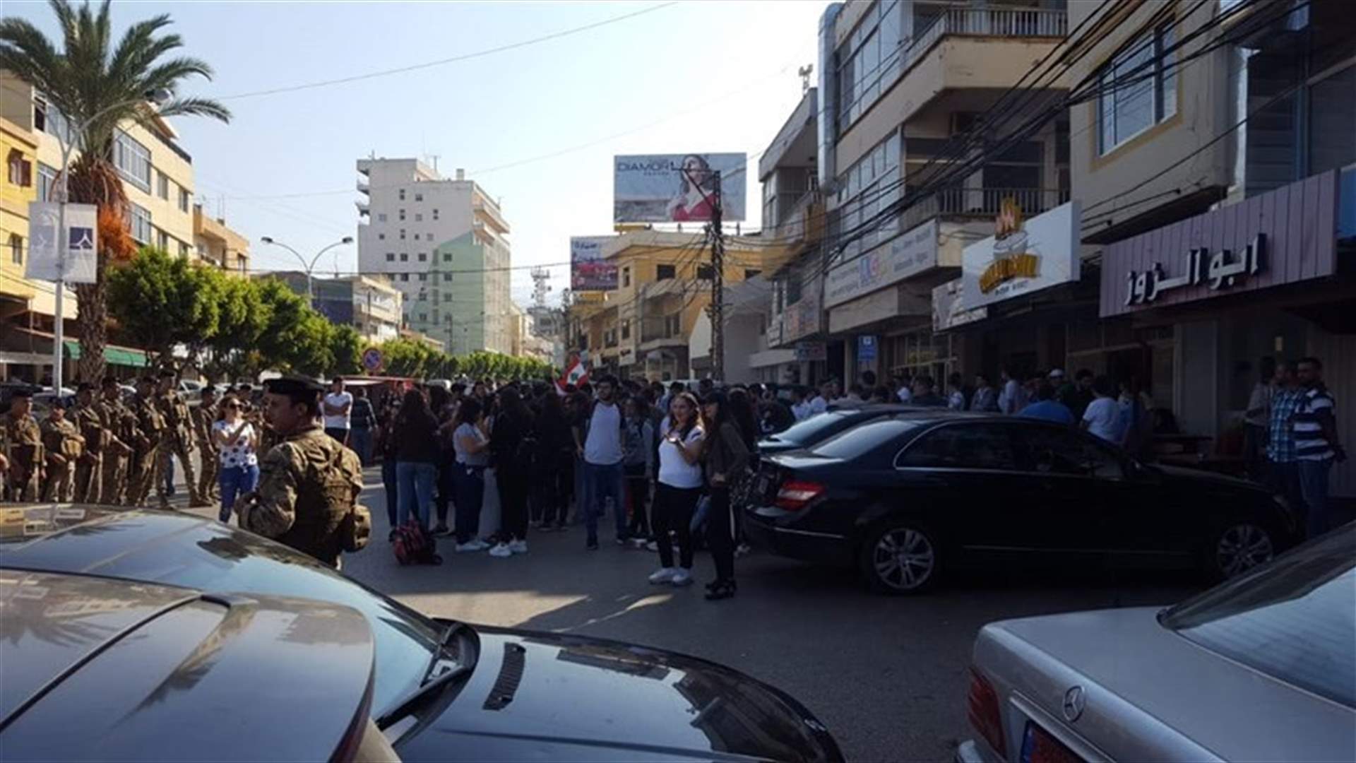 Students in Zgharta stage sit-ins outside schools, Ogero office (Video)