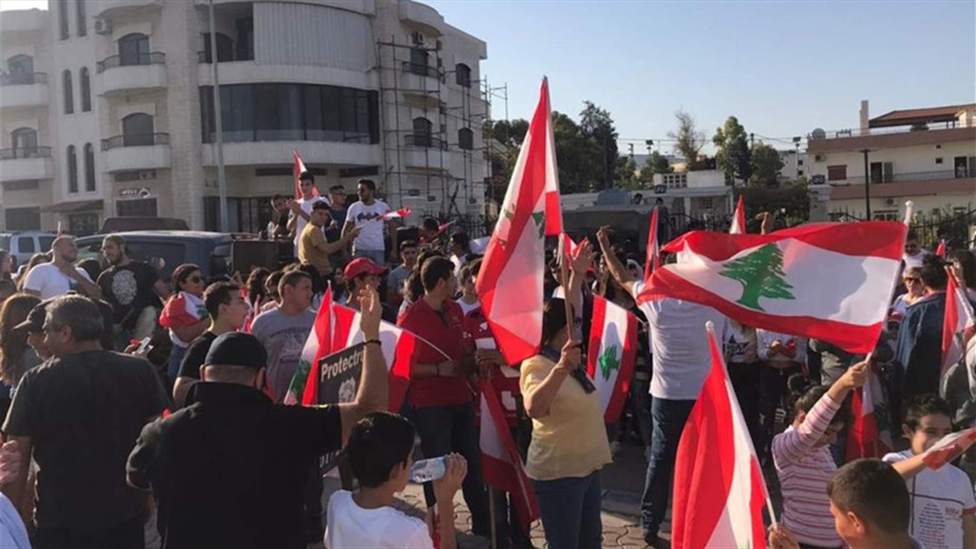 الطلاب يجبرون موظفي أوجيرو في أميون على التوقف عن العمل ويتظاهرون أمام الـUSEK في شكا (صوَر)