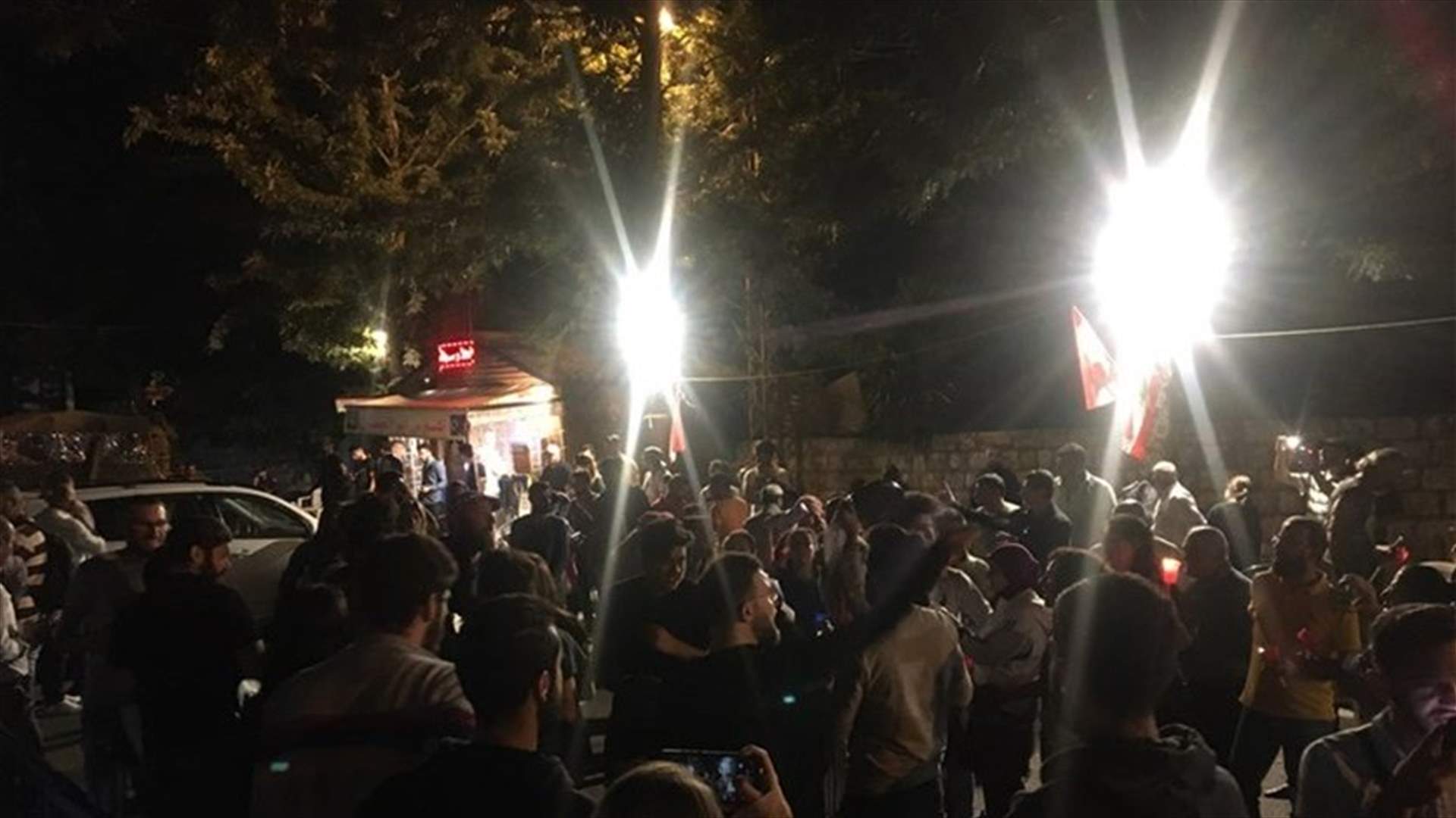Protesters bang on pots and pans in Nabatieh, Chouf-[VIDEOS]
