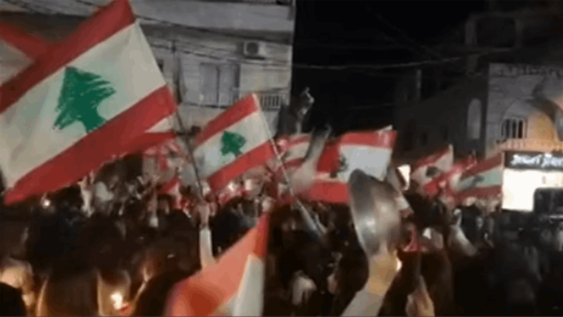 شموع وقرع طناجر في بعقلين- الشوف (فيديو)