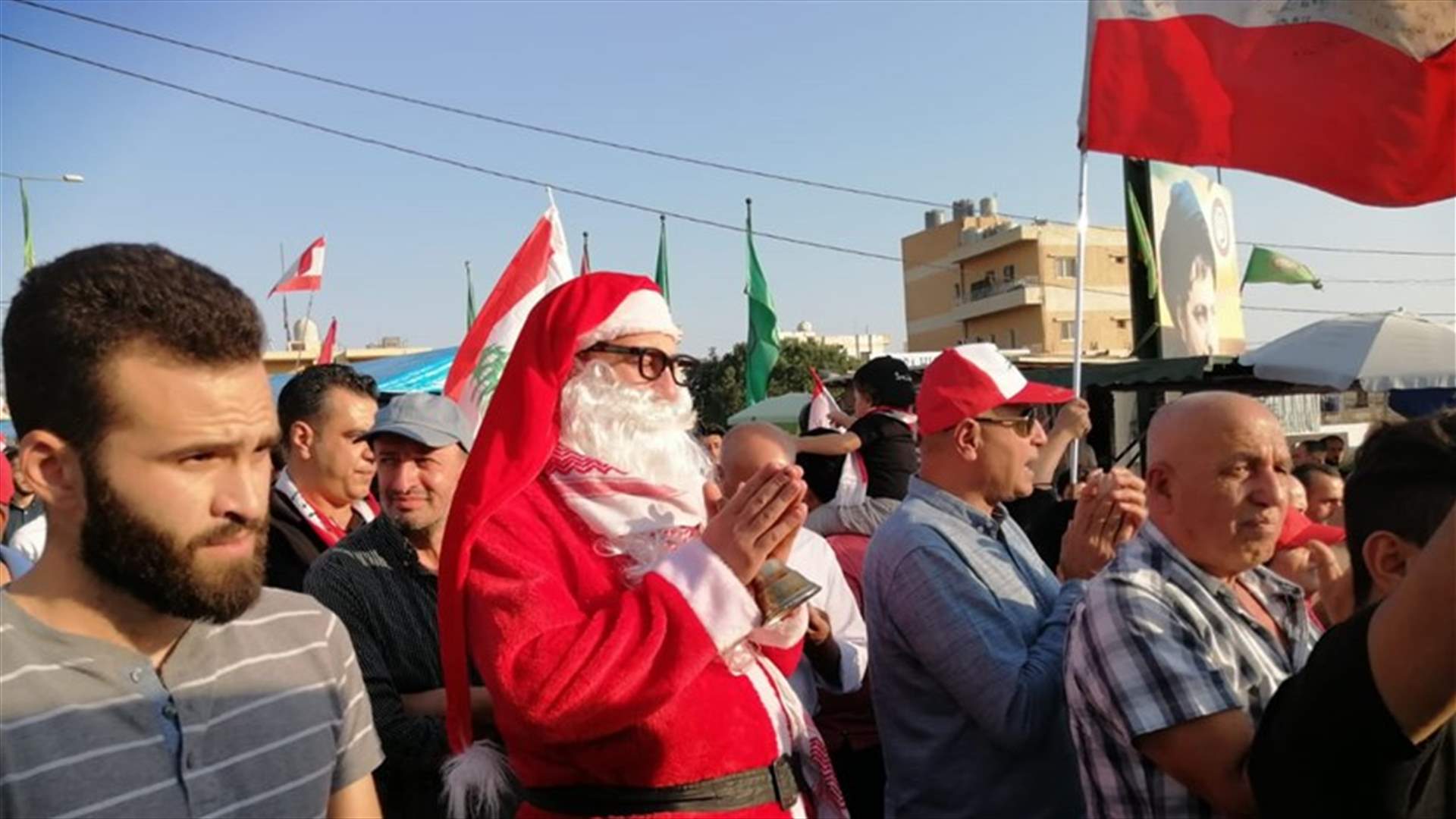 بابا نويل يُشارك في مسيرة كفررمان النبطية (فيديو)
