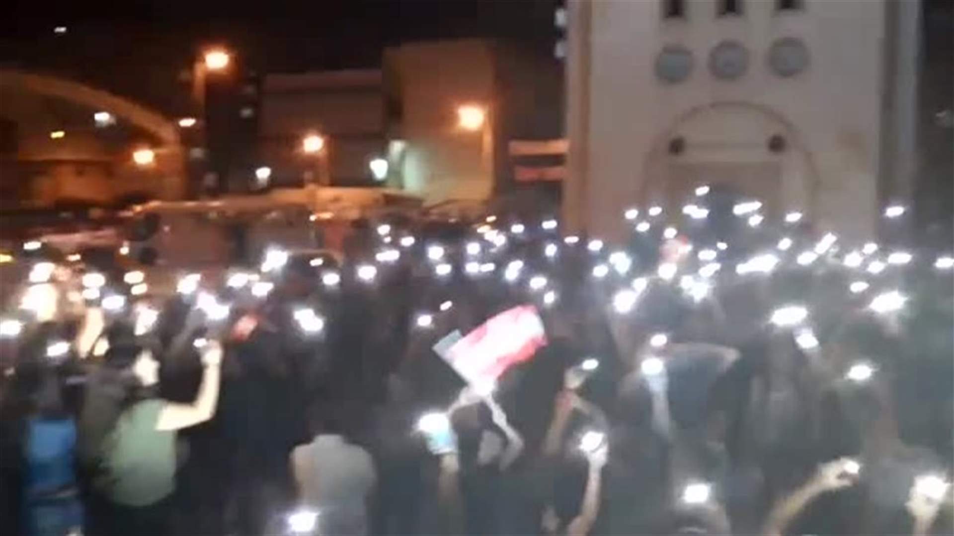 تظاهرة في ساحة الجديدة ومطالبة بتعطيل جلسة الثلاثاء (فيديو)