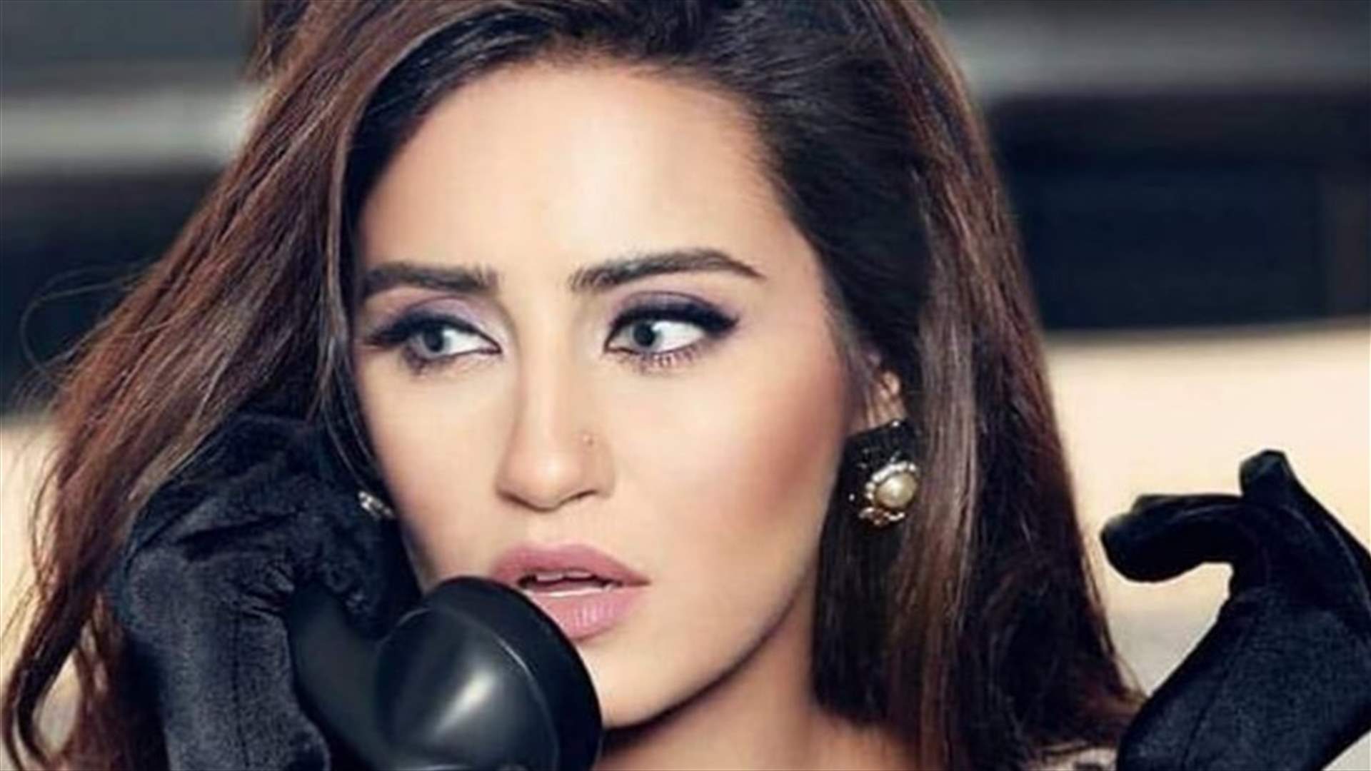 إيميه الصياح تستعرض حملها ببطنٍ مُنتفخ وإطلالة زهريّة (صورة)