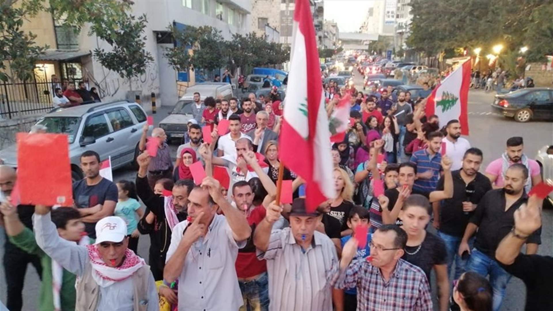 اعتصام لمجموعة شبابية امام سراي النبطية ومبنى مصرف لبنان في المدينة (صور)