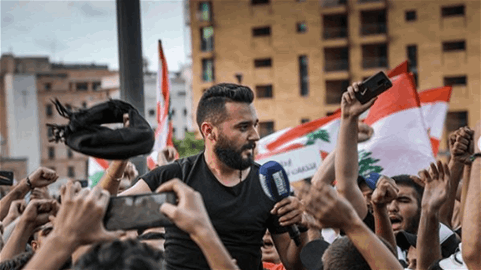 إيلي شمالي يغرّد مستغرباً: "في شي كتير غلط عم بصير... لو مواطن عادي كانو أخدو معه سيلفي؟"