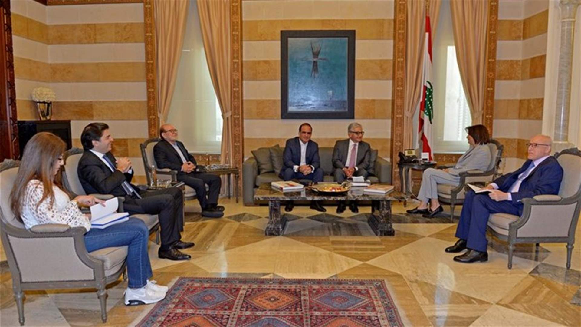 الحسن وعدت جمعية المصارف بدرس تأمين حماية أمنية للمصارف
