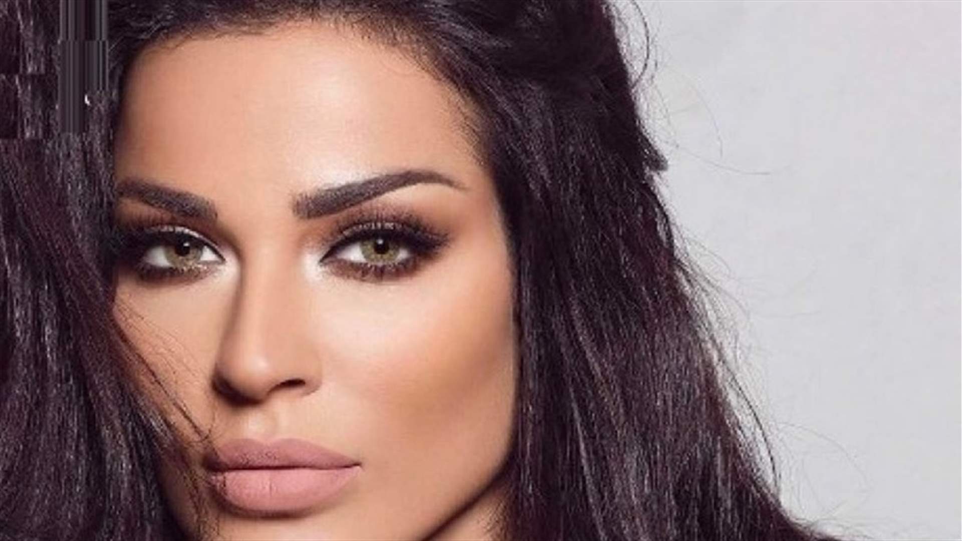 نادين نجيم بعد اتّهامها بالتحريض:" هيدي ضريبة بس واحد يعبد شخص من دون ما يفهم مين ورا خراب لبنان"