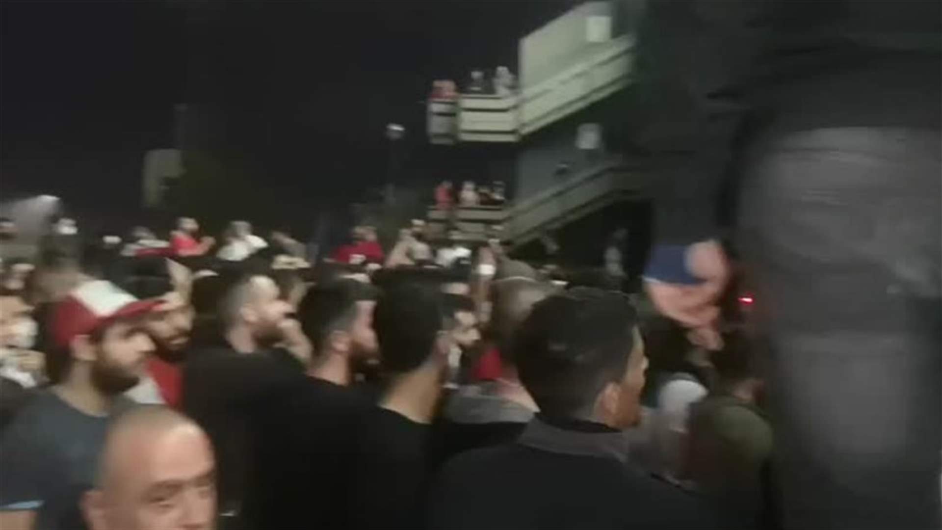 هكذا كان المشهد فجرًا على أوتوستراد ذوق مكايل (فيديوهات)