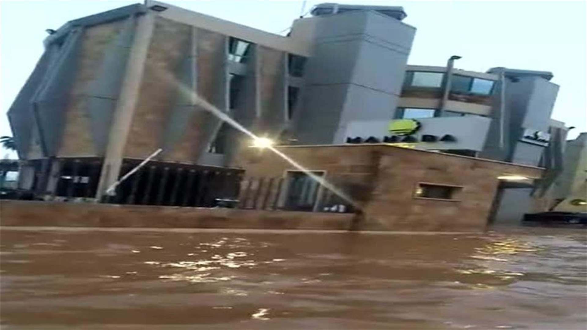 Heavy rains flood road in Tripoli (Video)