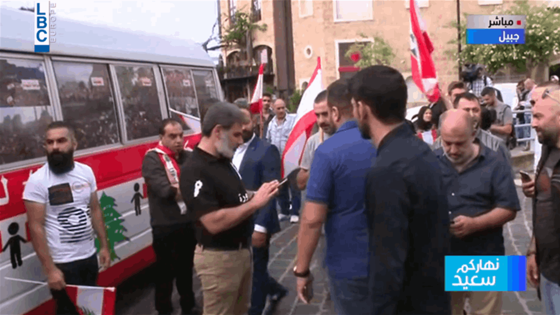 "بوسطة الثورة" حطت في جبيل  (فيديو)