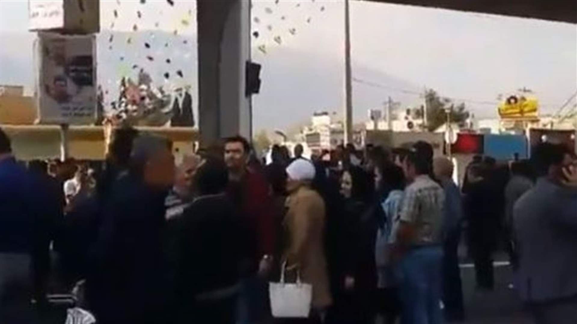 التظاهرات مستمرة على زيادة أسعار الوقود في إيران... وسقوط قتيل (فيديو)
