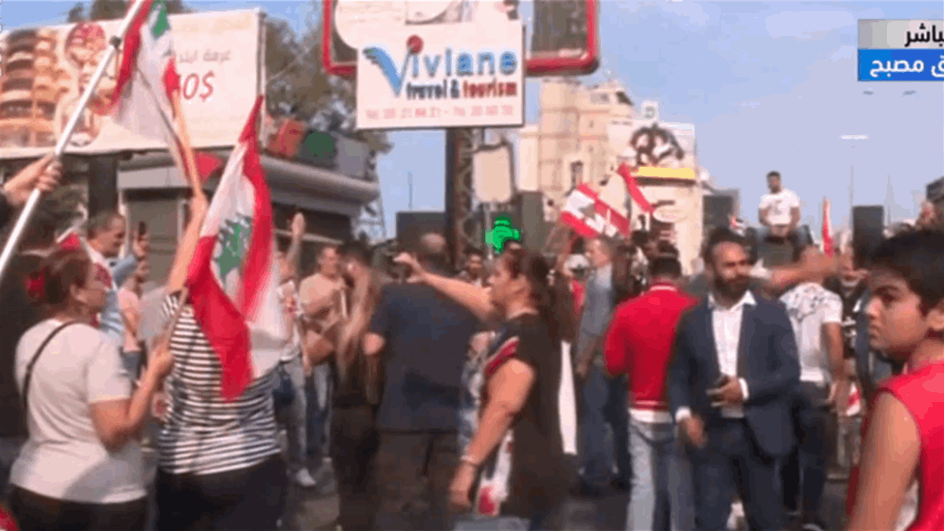 "بوسطة الثورة" في زوق مصبح (فيديو)