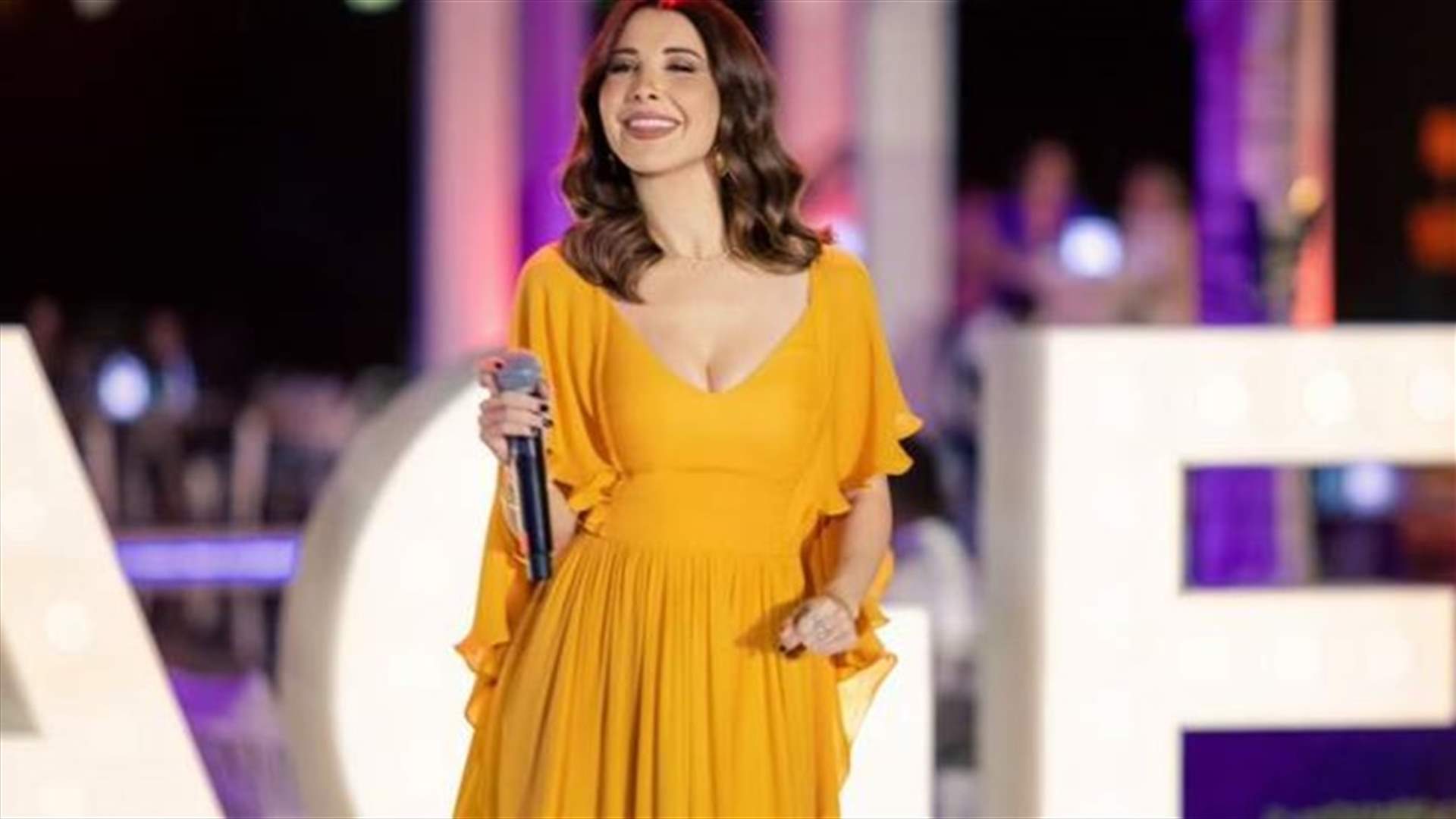 نانسي عجرم تخطف الأنفاس بالأصفر من توقيع إيلي صعب في دبي (صور)