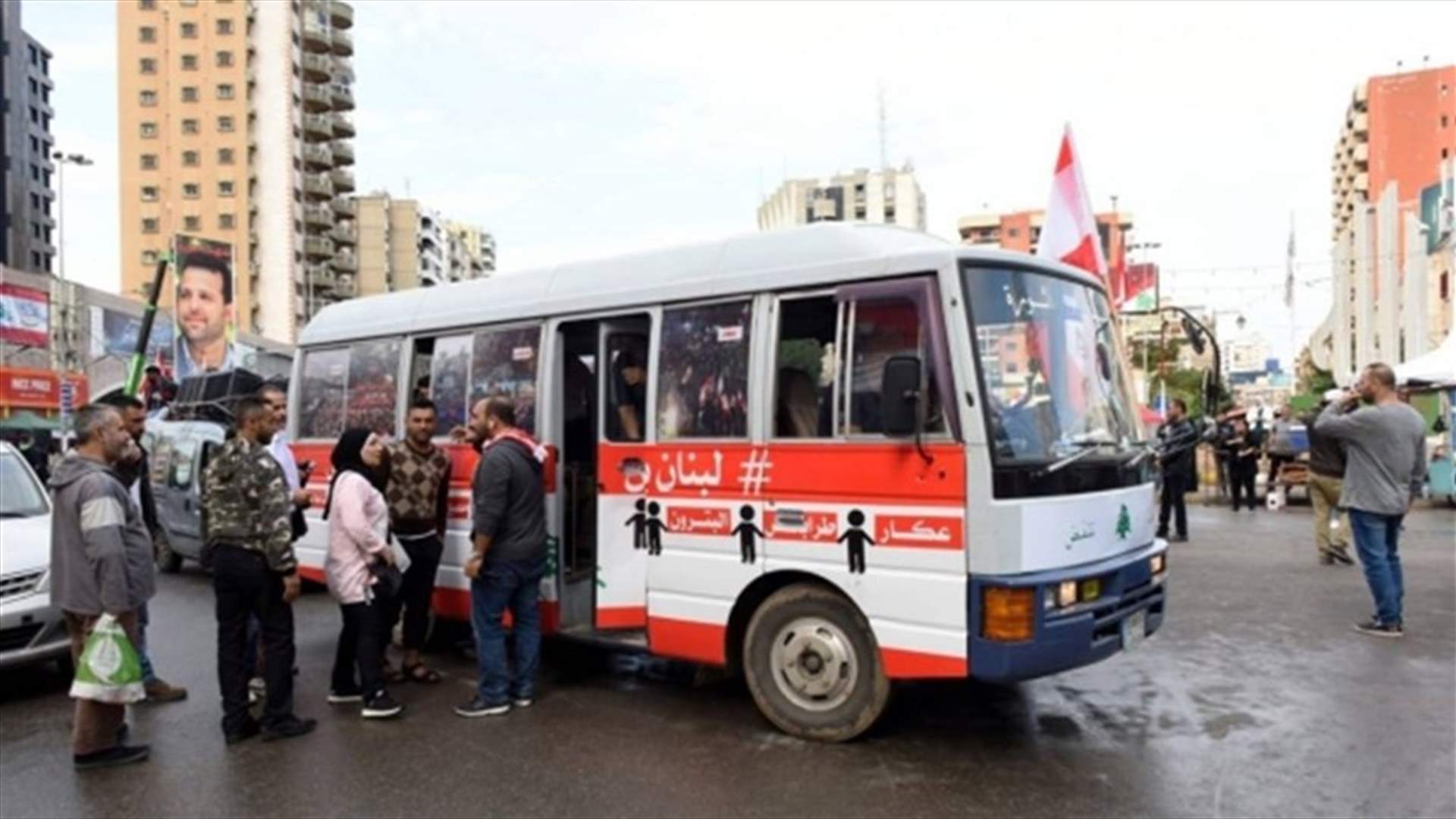 بعد "بوسطة الثورة" من الشمال الى الجنوب... بوسطة تنطلق من صور (فيديو)