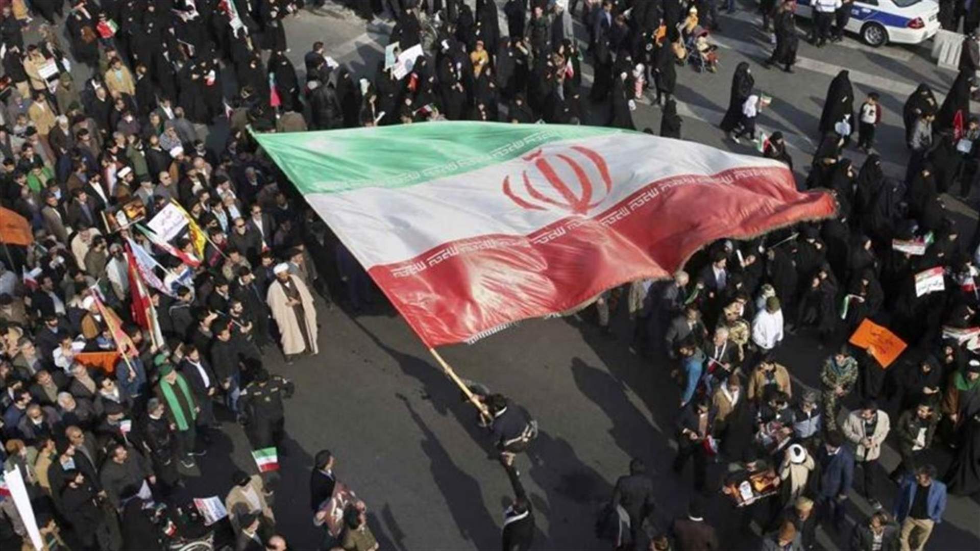 مسؤول إيراني يحذر المحتجين من إلحاق أضرار بالممتلكات