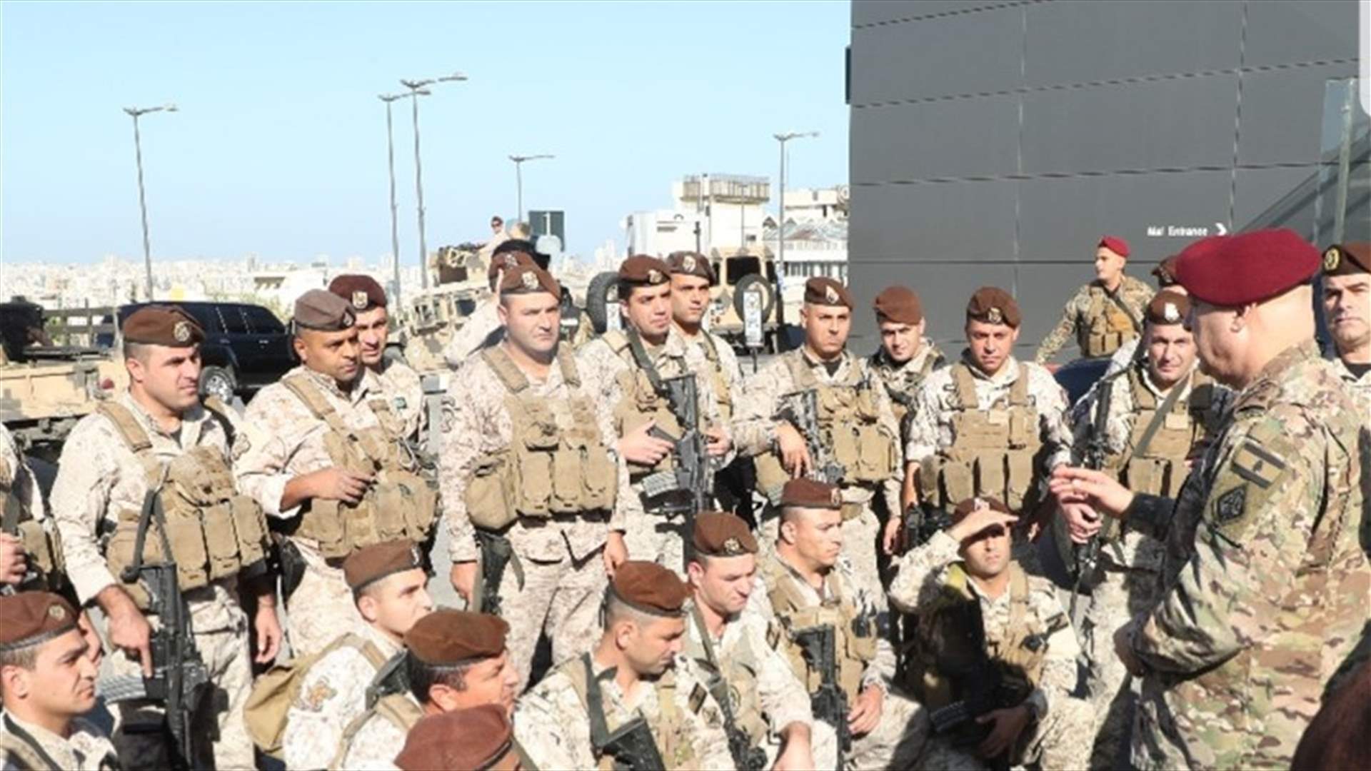 العماد عون يجول على بعض الوحدات المنتشرة في جبل لبنان وبيروت
