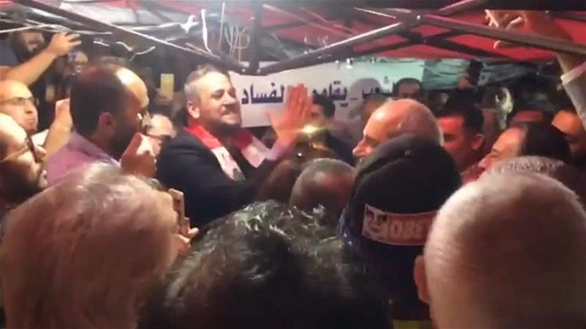 Melhem Khalaf visits lawyers’ tent in Martyrs Square (Video)
