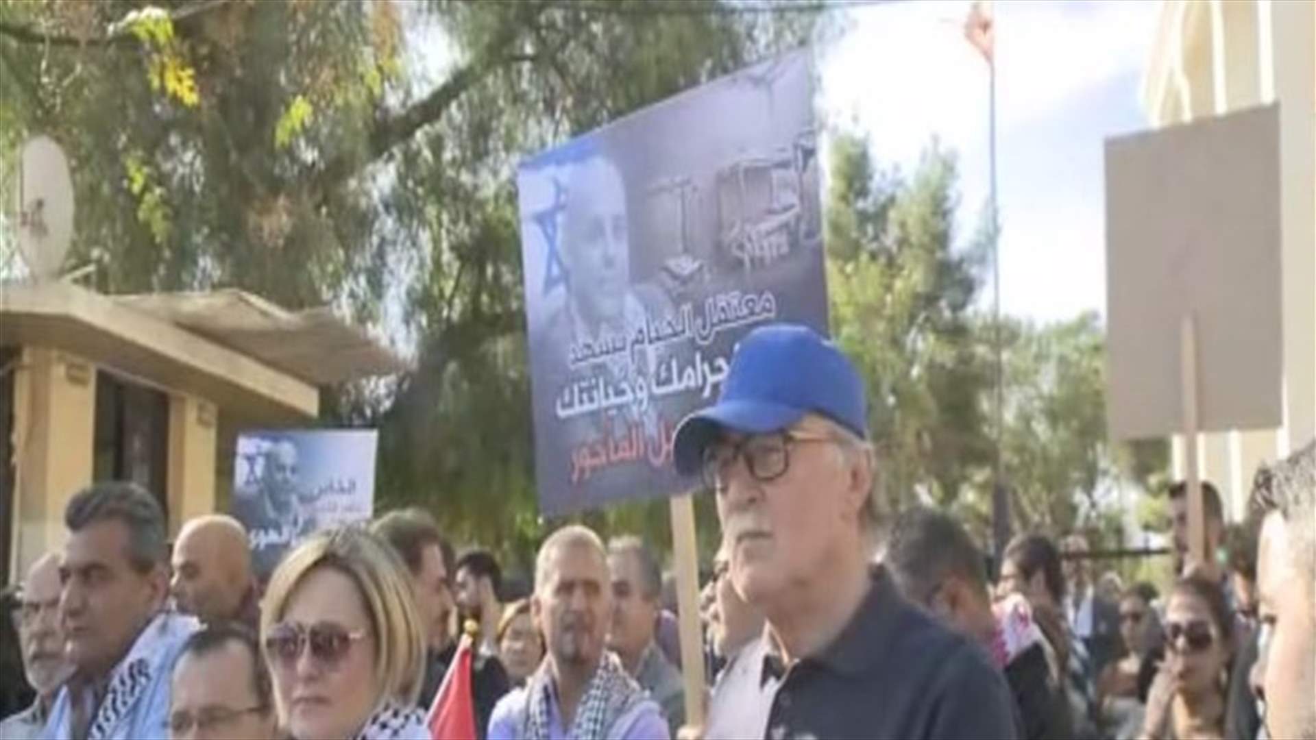 اعتصام لهيئة الاسرى المحررين امام قصر عدل النبطية بانتظار وصول العميل عامر الفاخوري للمثول امام قاضي التحقيق