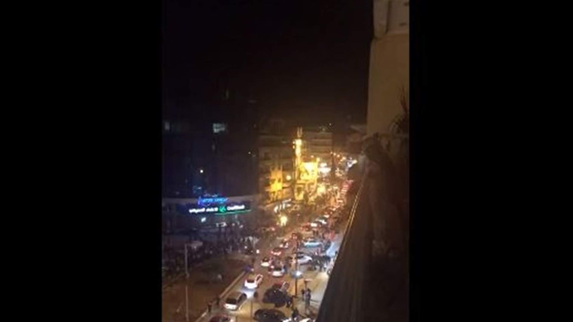 مسيرة راجلة على اوتوستراد الميناء في طرابلس (فيديو)