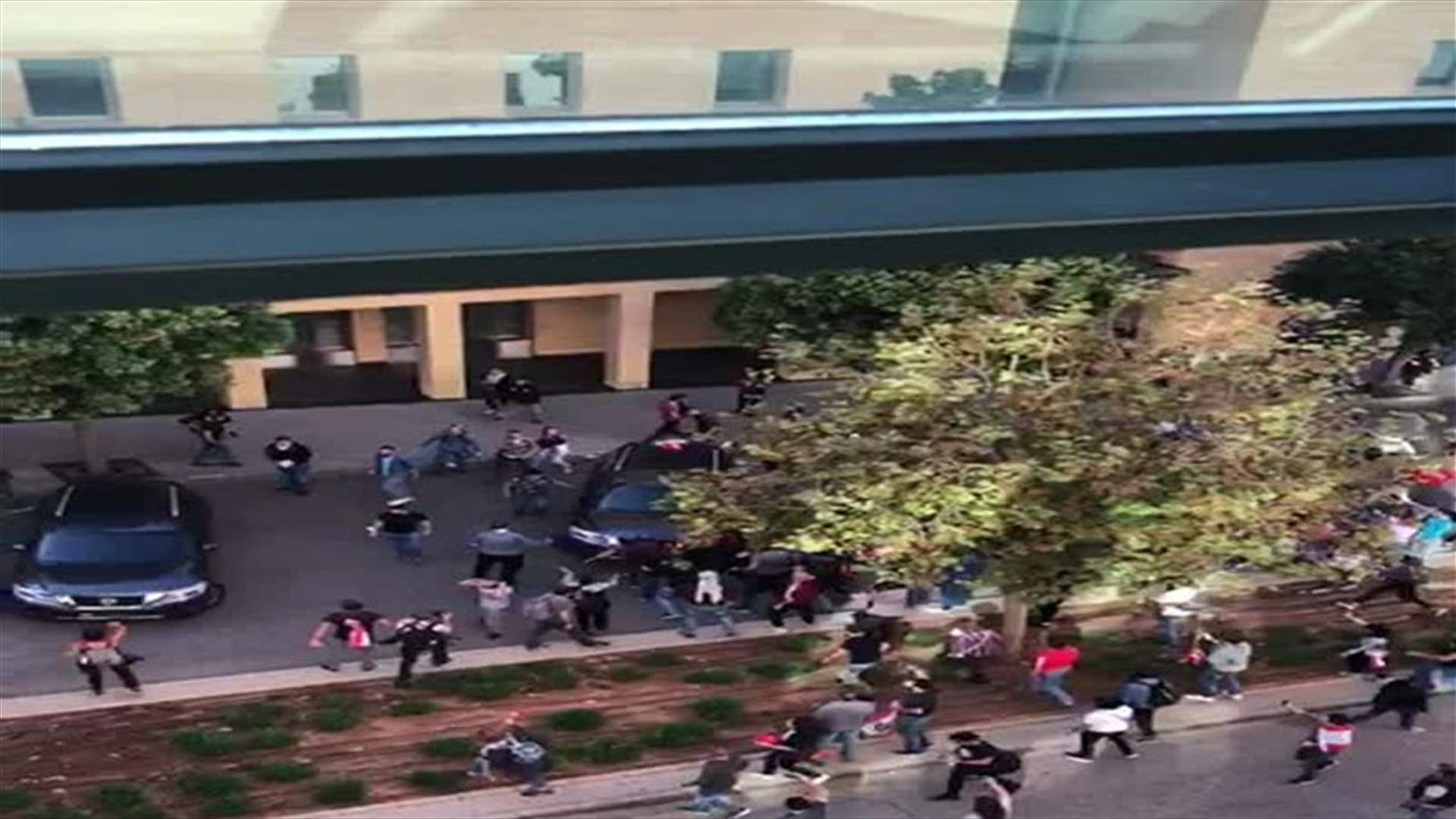 Convoy of politician shoots in the air as it passes between protesters towards parliament (Videos)