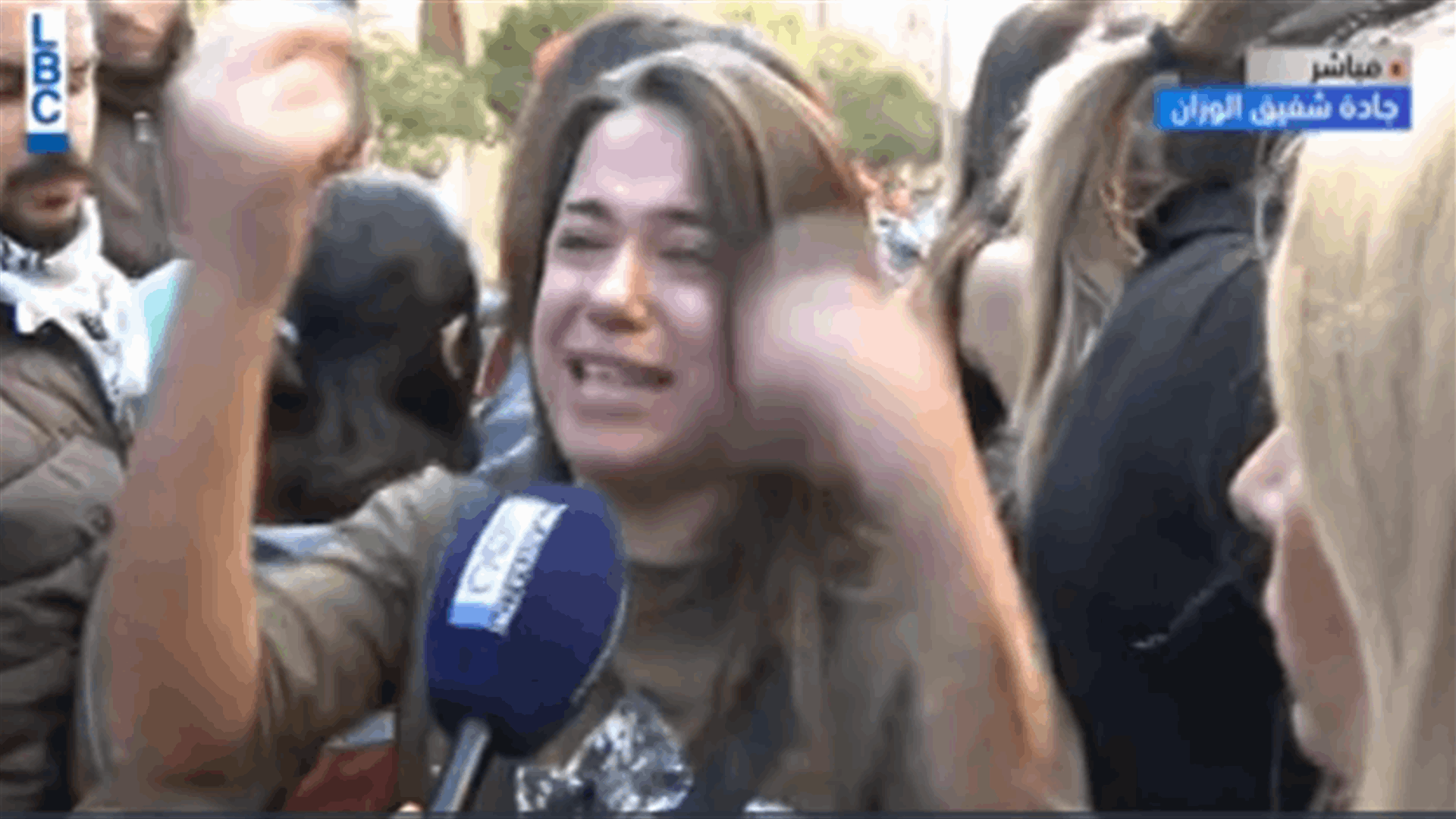 مواطنة تبكي في جادة شفيق الوزان: &quot;بدّي عيش بكرامة!&quot; (فيديو)