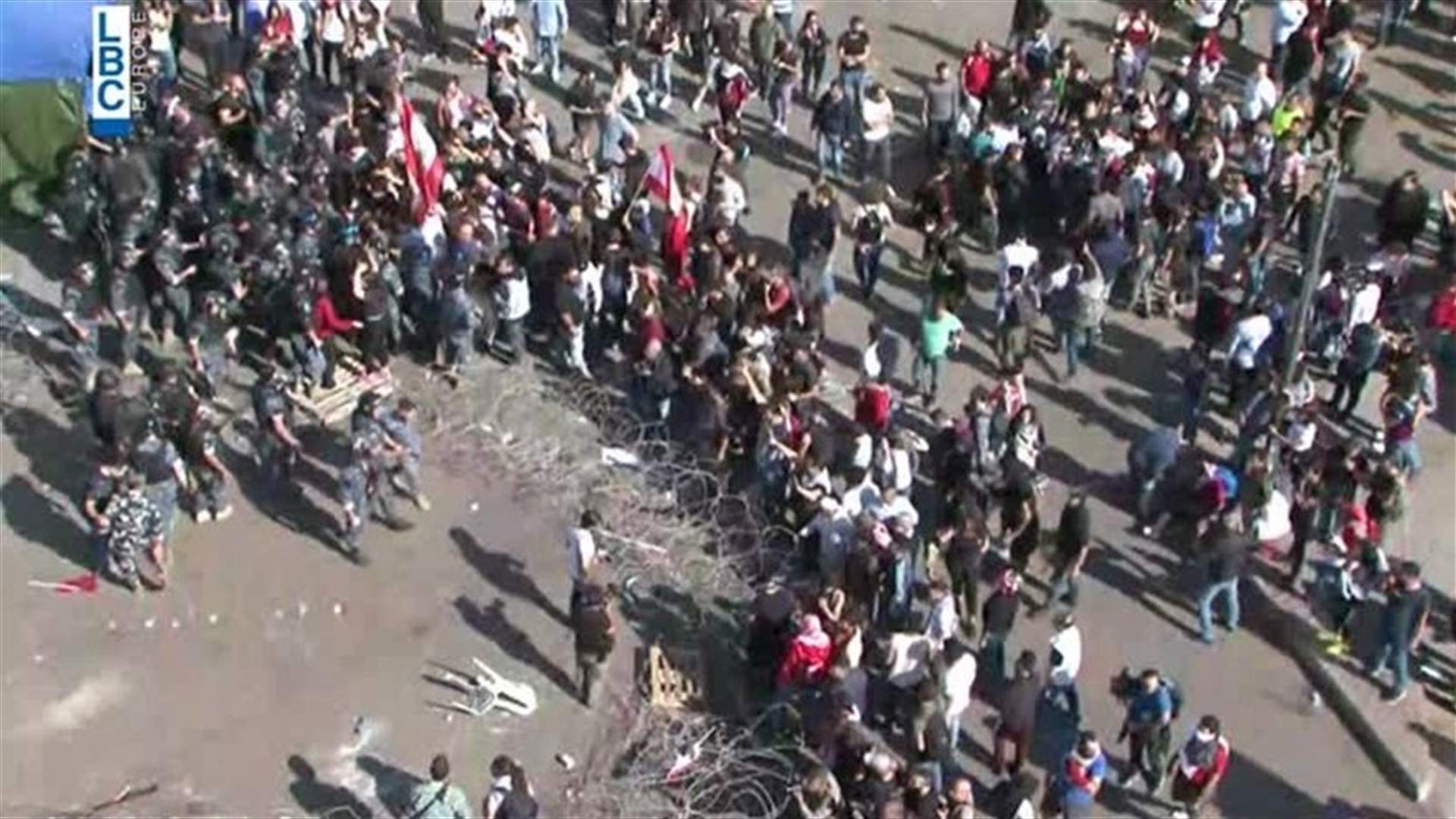 Clashes erupt between protesters and security forces in Riad al-Solh (Video)