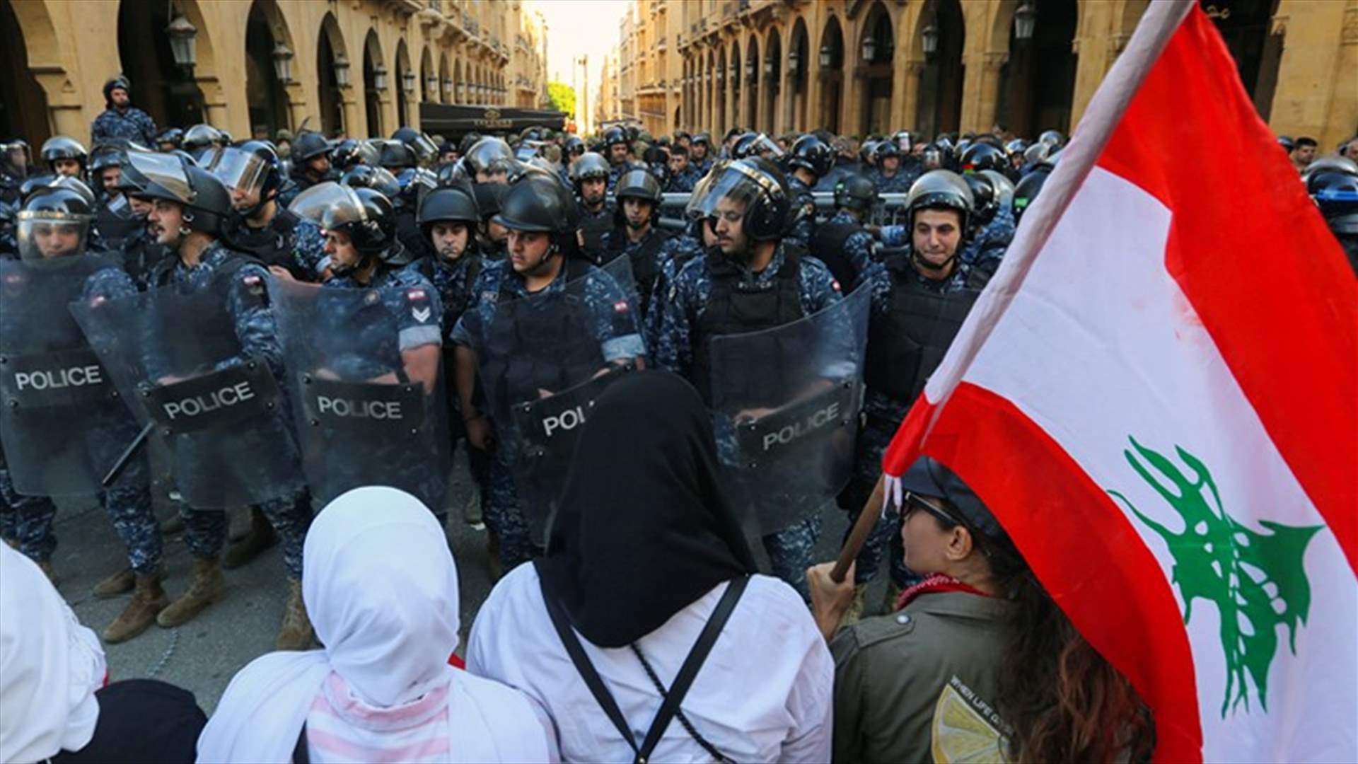 صور من تظاهرات وسط بيروت نشرتها وكالة رويترز اليوم