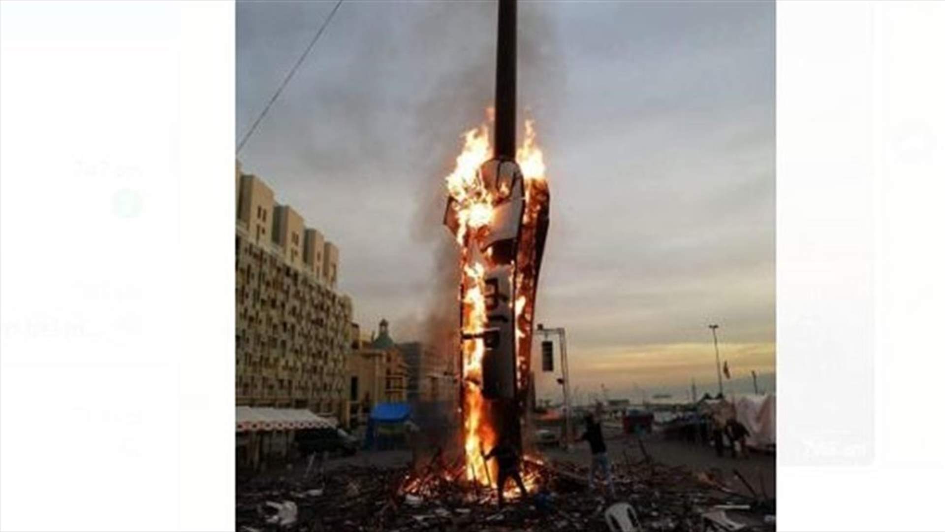 Revolution fist in Martyrs Square catches fire-[VIDEOS]