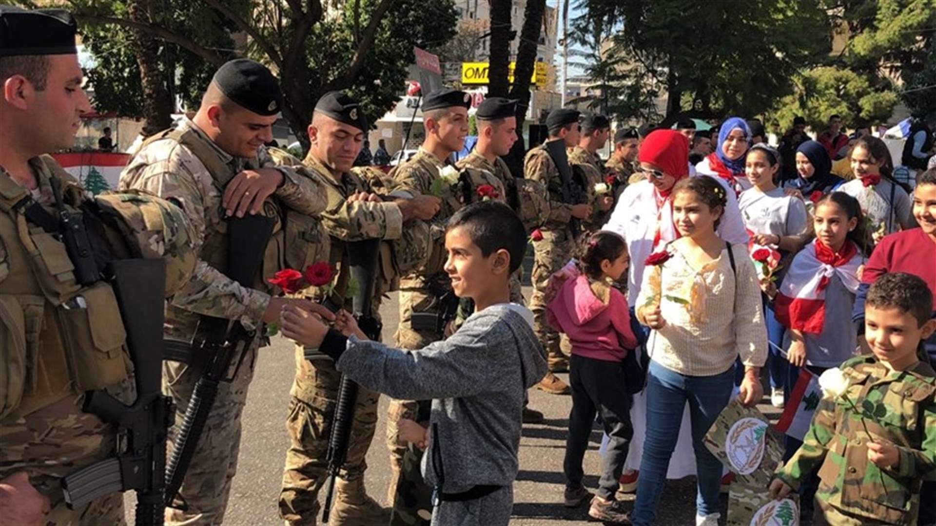 تحية وورود الى الجيش في ساحة ايليا