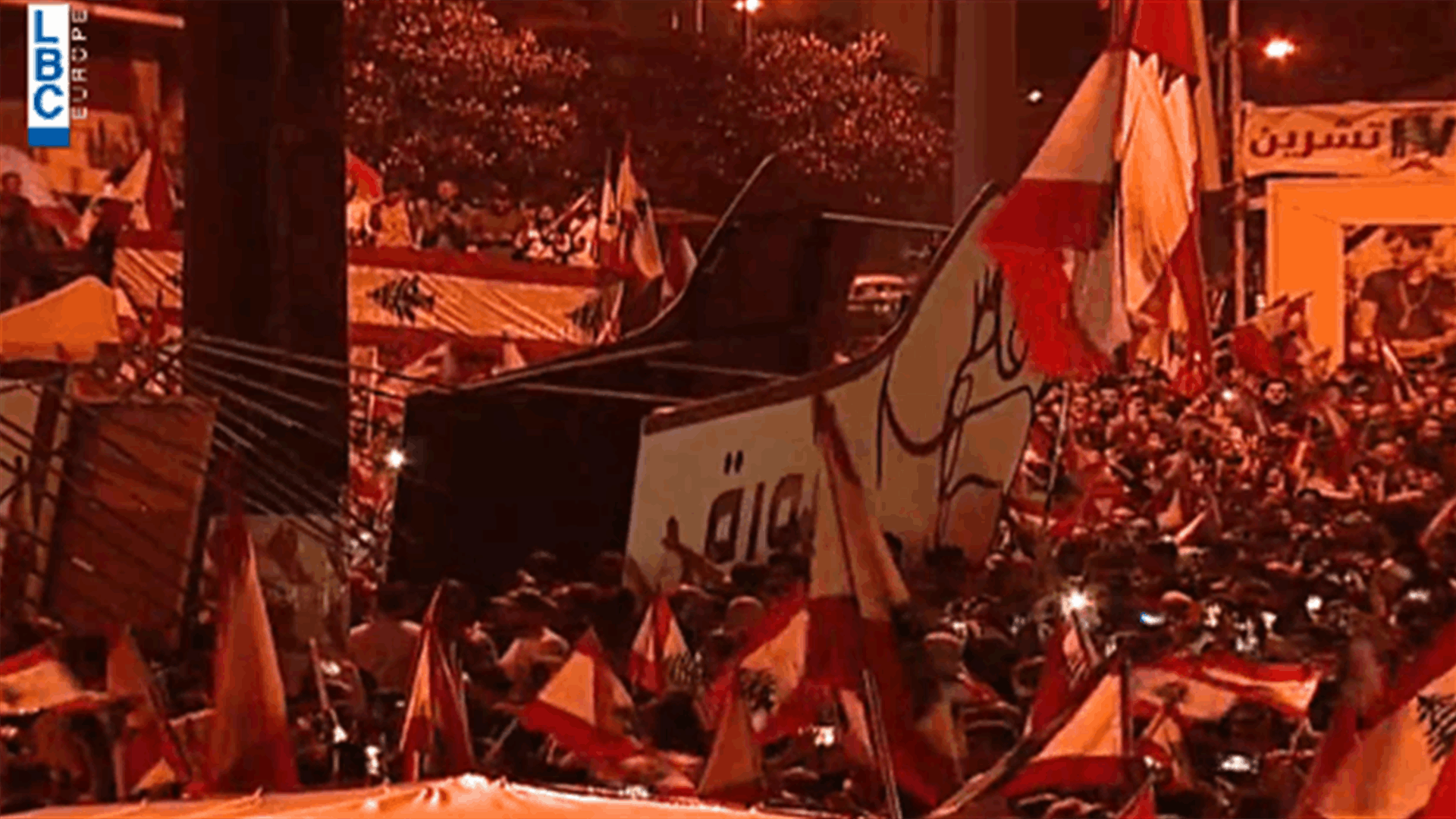 مجسم الثورة يعود الى ساحة الشهداء (فيديو)