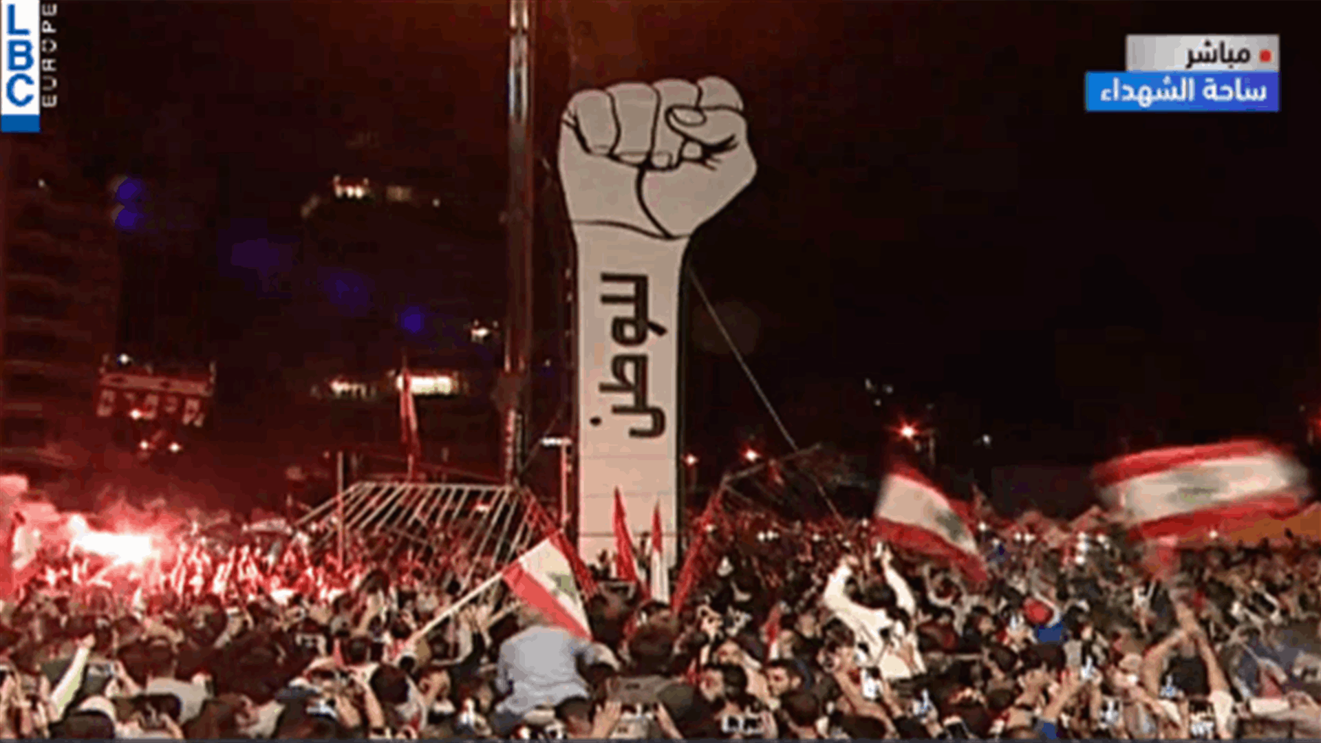 رفع مجسم جديد لـ&quot;قبضة الثورة&quot; في ساحة الشهداء (فيديو)