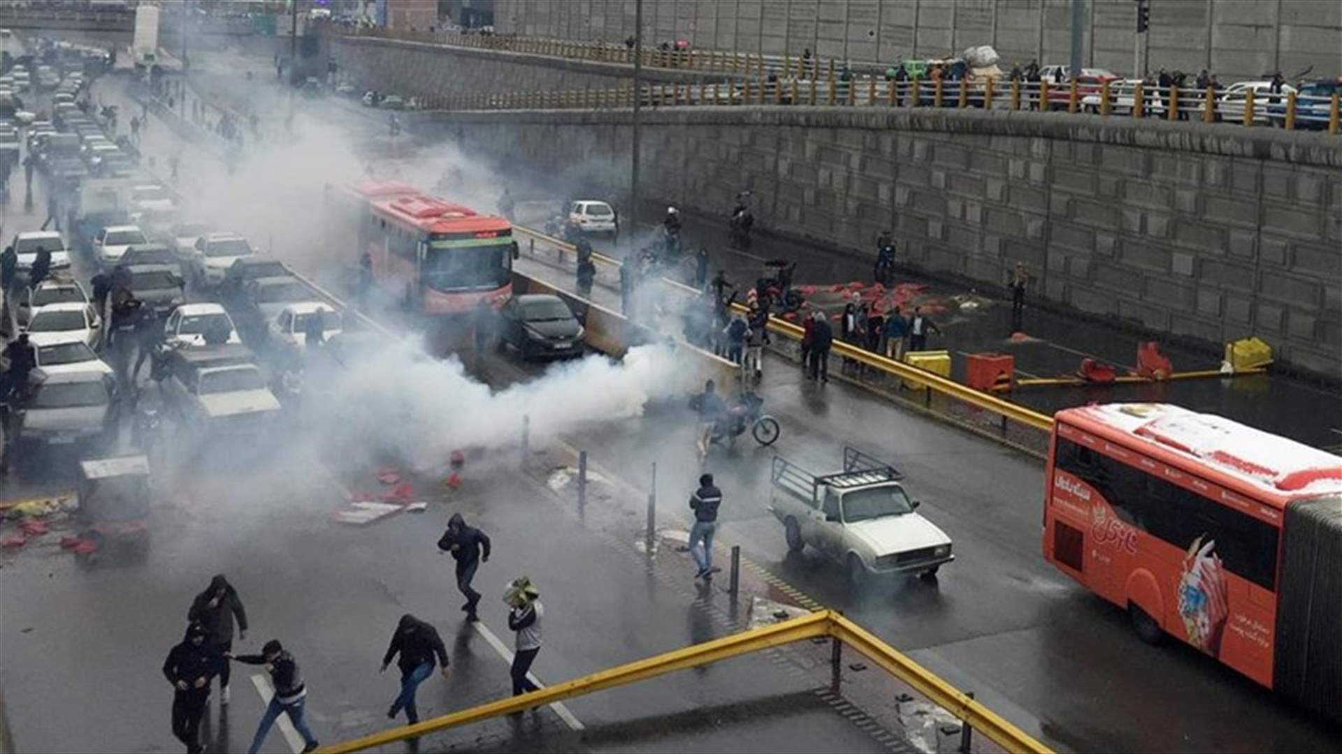 مسؤولون إيرانيون : الجيش والحرس الثوري ساعدا في إخماد الاضطرابات