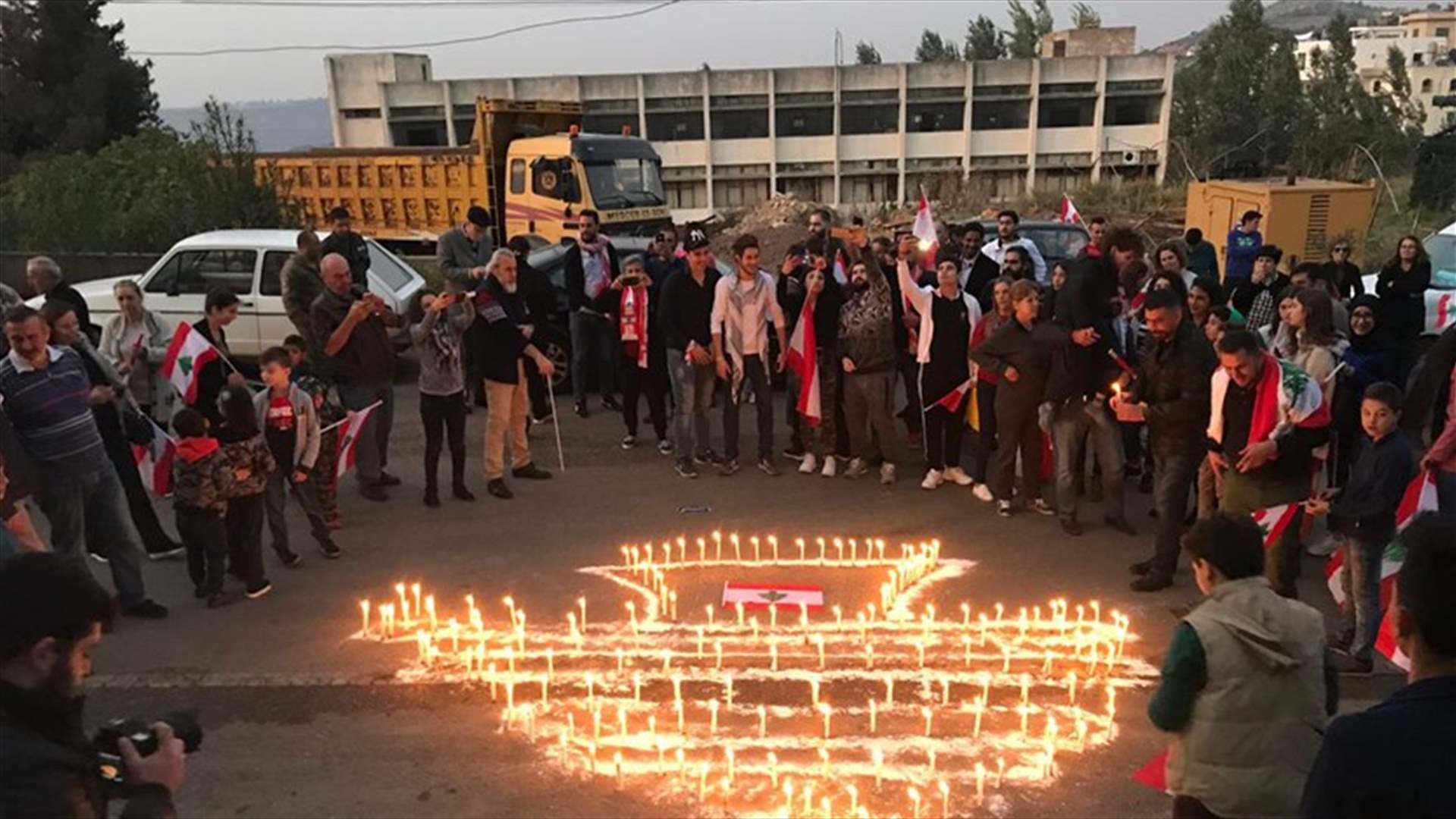 احتفال في ساحة الجيش في رحبة...واضاءة شموع على شكل أرزة
