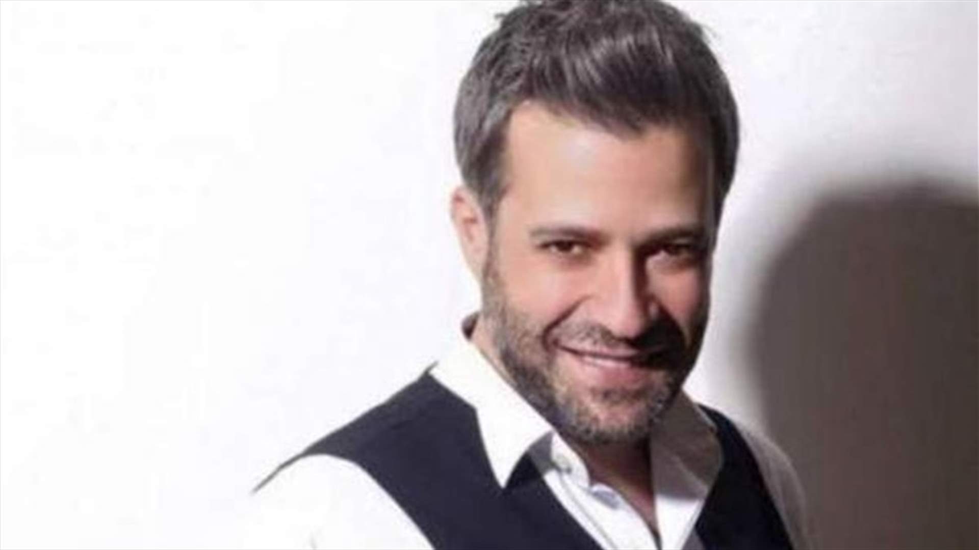 صورة مميزة لزين العمر وابنته... "أنا وأميرتي منقلكن نهاركن سعيد"