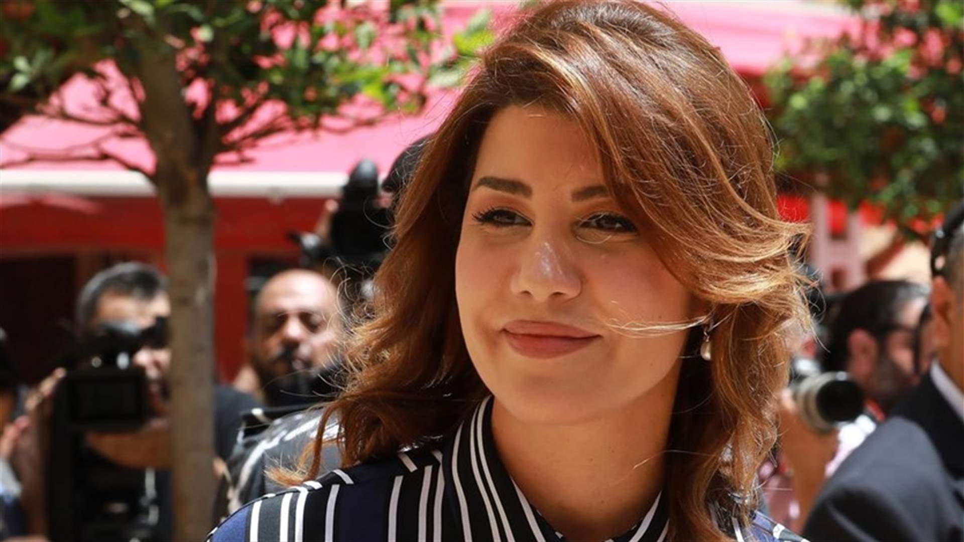 يعقوبيان تنفي طلب المتظاهرين منها مغادرة ساحتي الشهداء ورياض الصلح