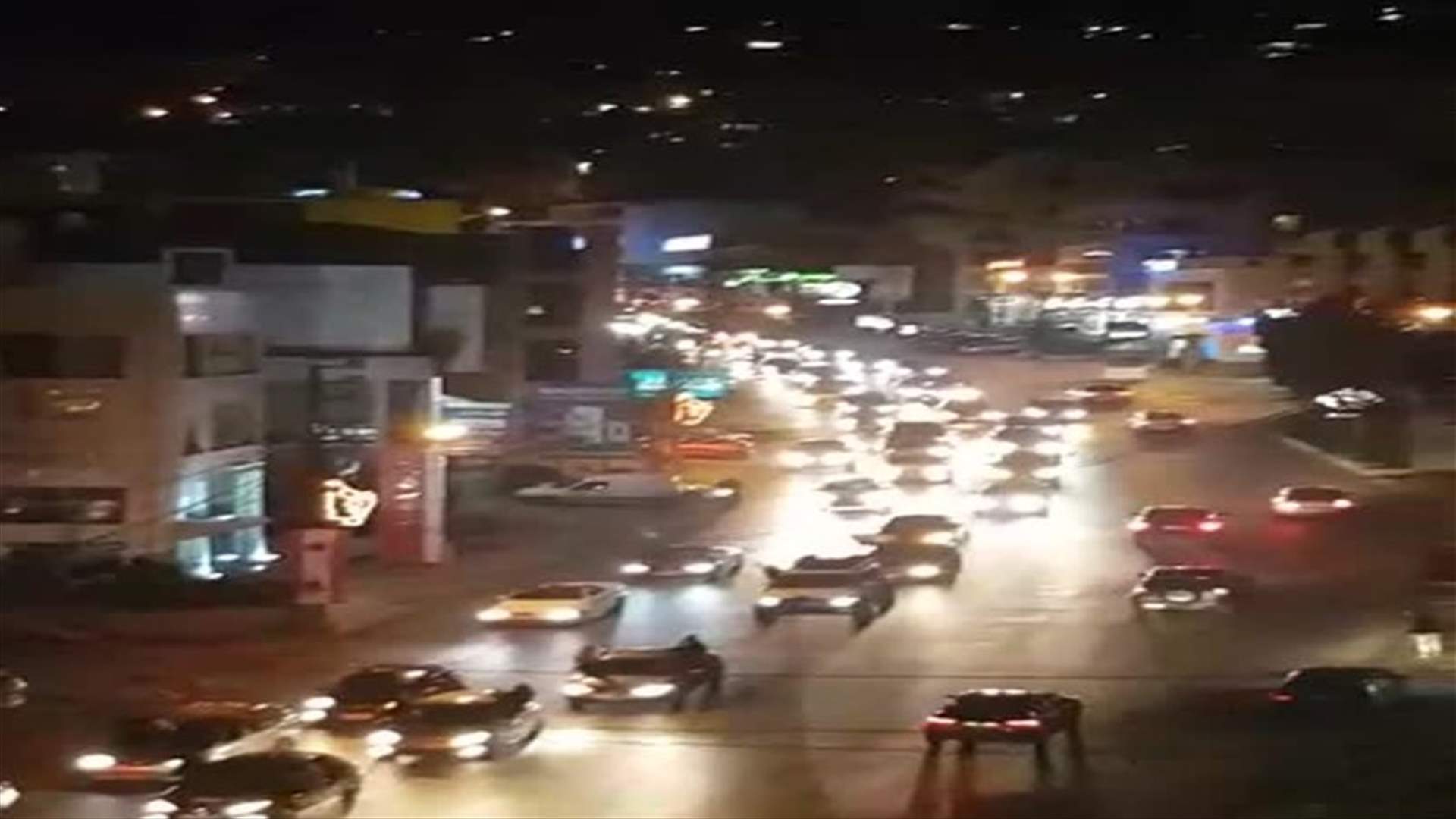 مسيرة سيارة تجوب المتن... ومحطة لها امام منزل باسيل (فيديو)