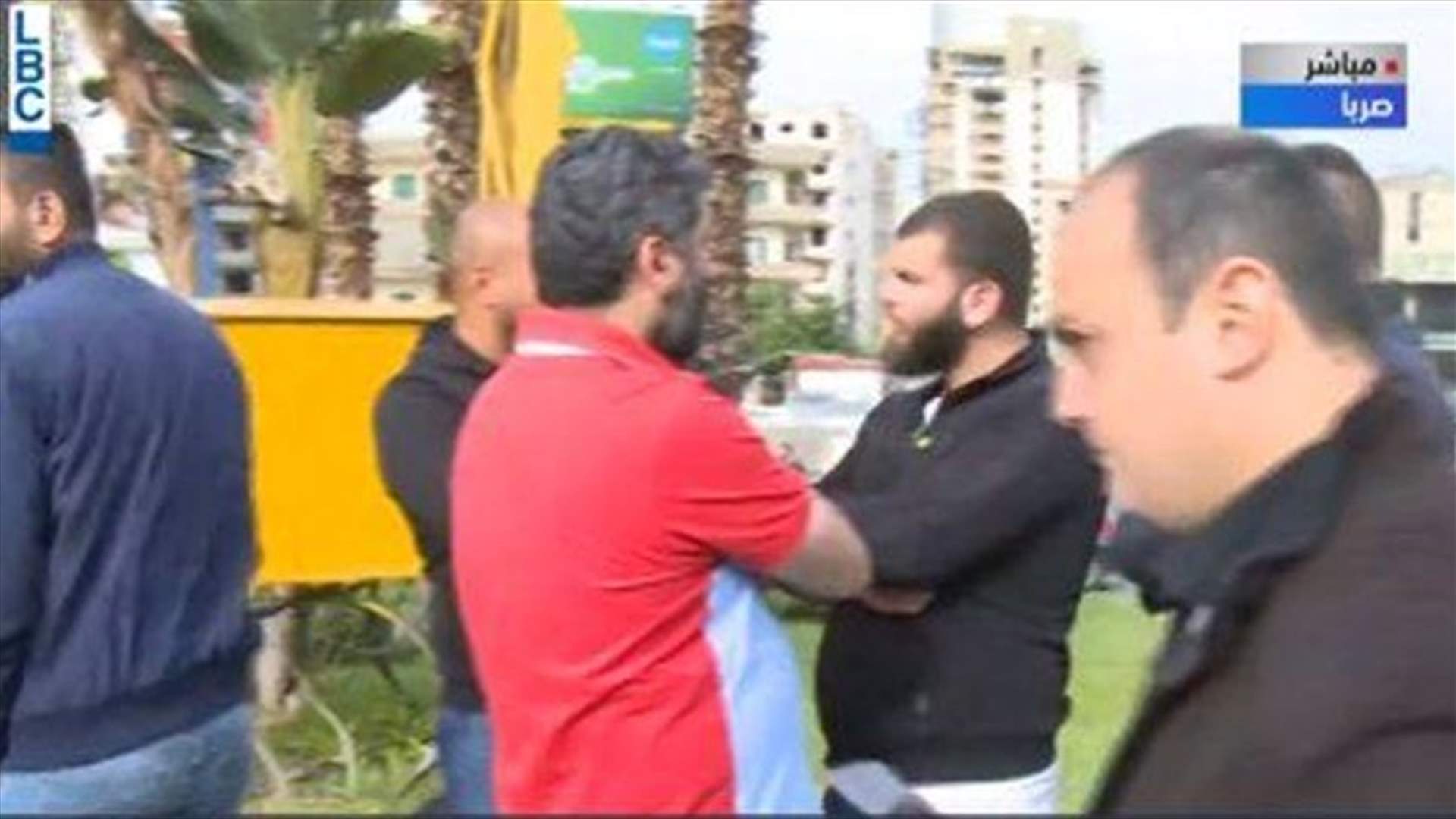 Sit-in staged outside Sarba army barracks to protest against arrest of protesters in Zouk (Video)